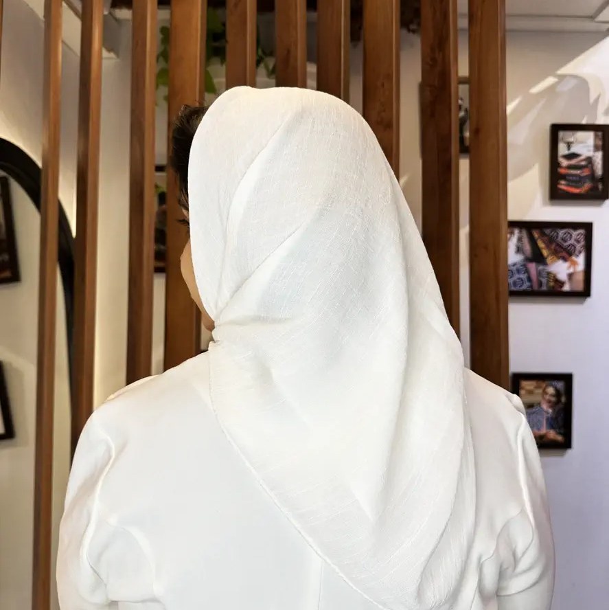 مینی اسکارف رنگ سفید ساده نخی کد 2696