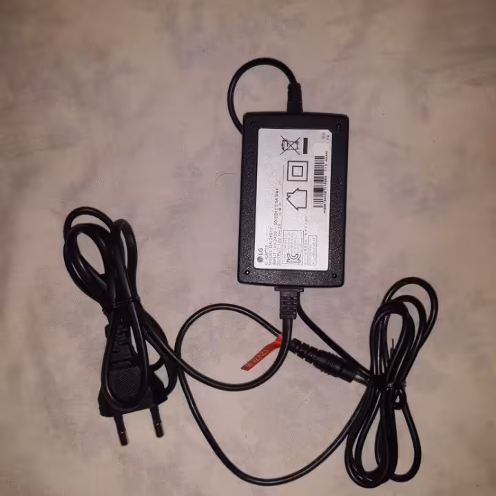 آداپتور 12 ولت 2 آمپر