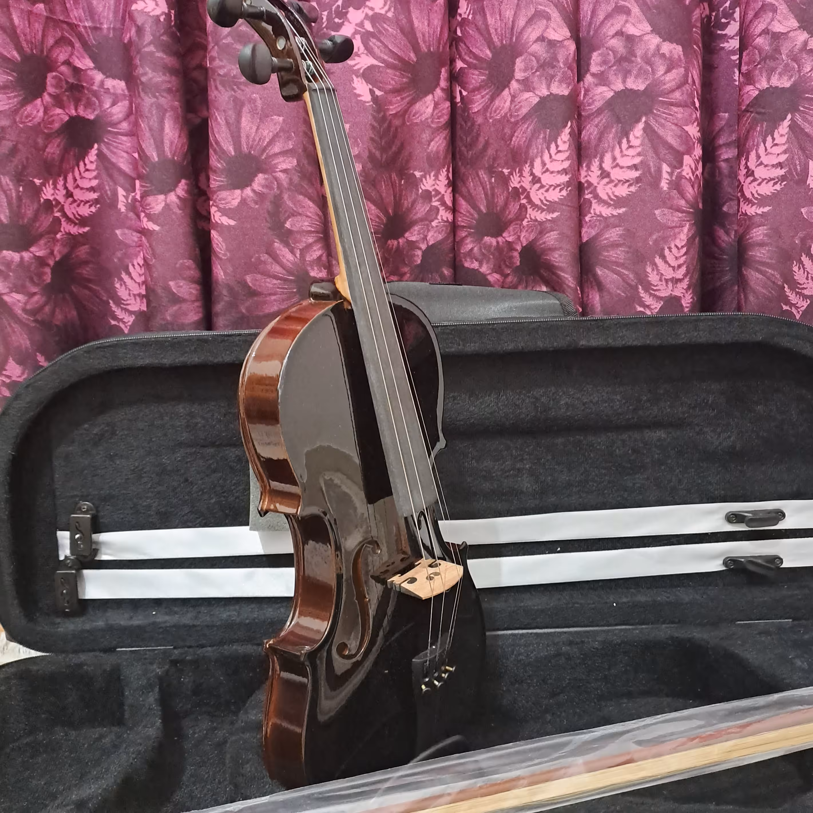 ویولن ایرانی (با تمامی متعلقات ) هارد کیس ویولن آرشه ویولن و کلیفن 
