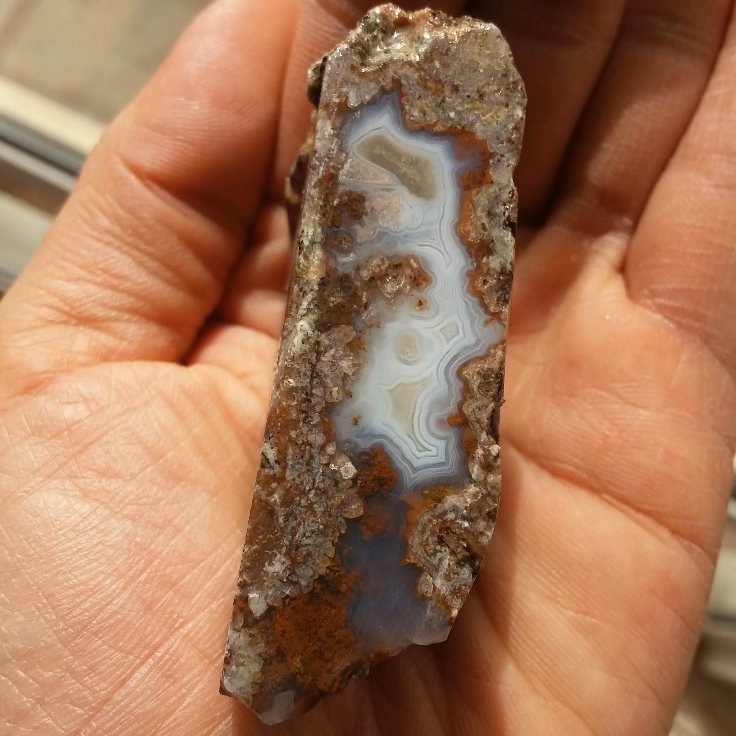 اسلایس سنگ راف عقیق سلیمانی 3بعدی رنگی حاشیه منظره شاهکار خلقت کاملا طبیعی
با قابلیت ساخت چند نگین فوق العاده
کد 8563