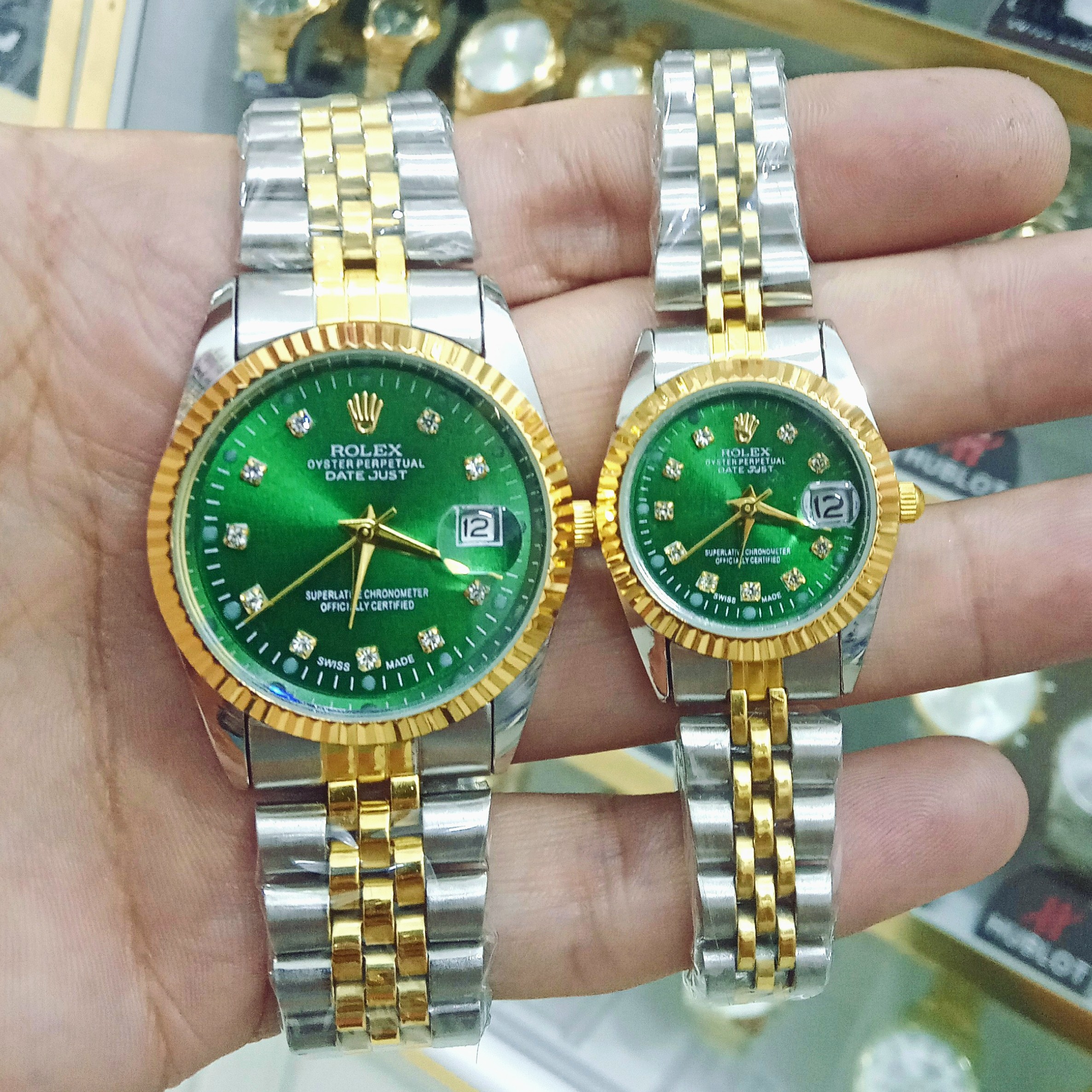 ساعت رولکس ست زنانه و مردانه صفحه سبز خاص تقویم دار رنگ ثابت استیل ضدآب ارسال رایگان با جعبه همراه با فیلم تست ضد اب