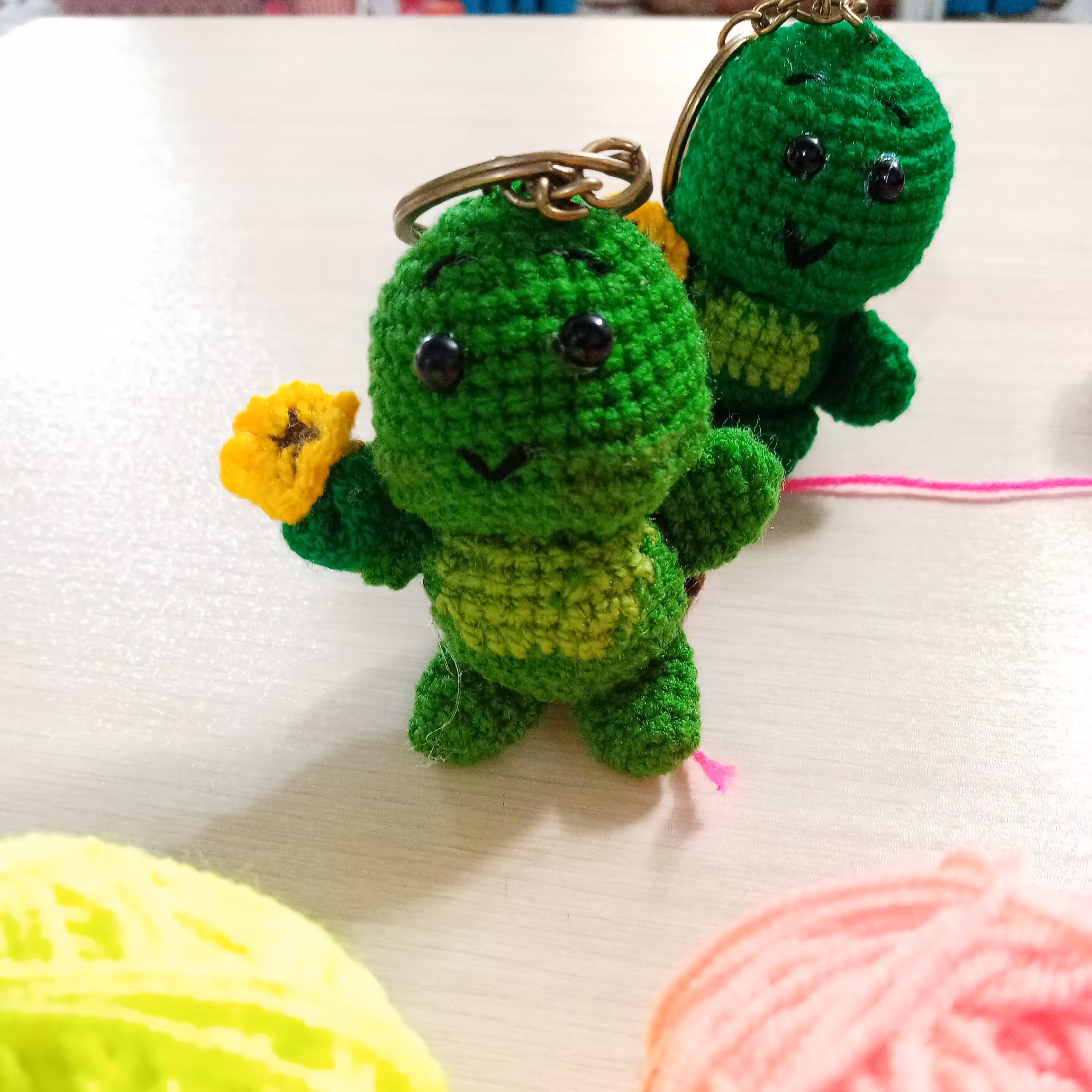 جاکلیدی لاکپشت های مهربان. بافته شده باکاموااکریل بافت 