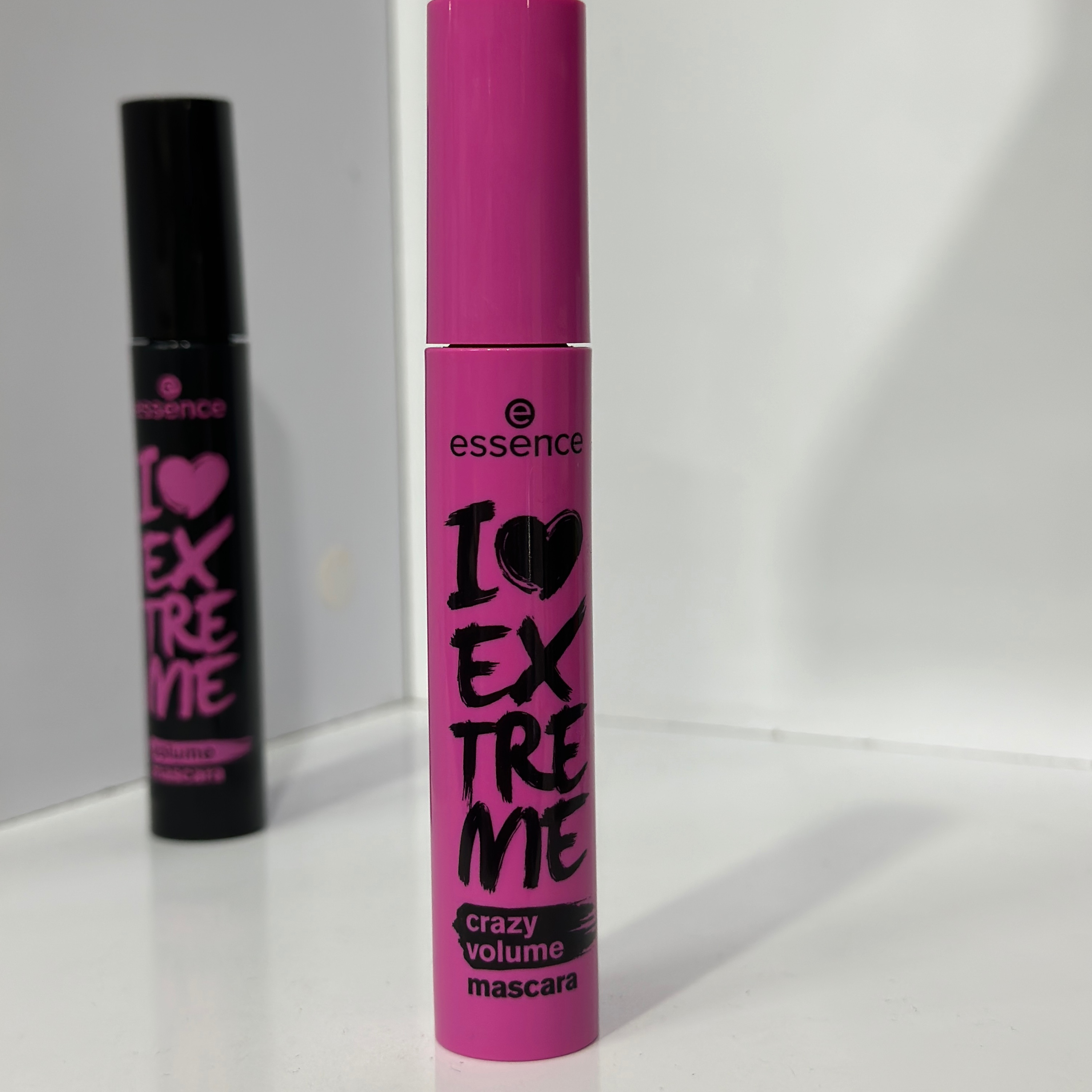 ریمل اسنس حجم دهنده مدل I Love Extreme Crazy Volume Essence I Love Extreme Crazy