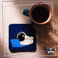 زیرلیوانی طرح فضانورد پیکسل ساز/جنس چوب و نقاشی شده/ضدآب/سایز9×9