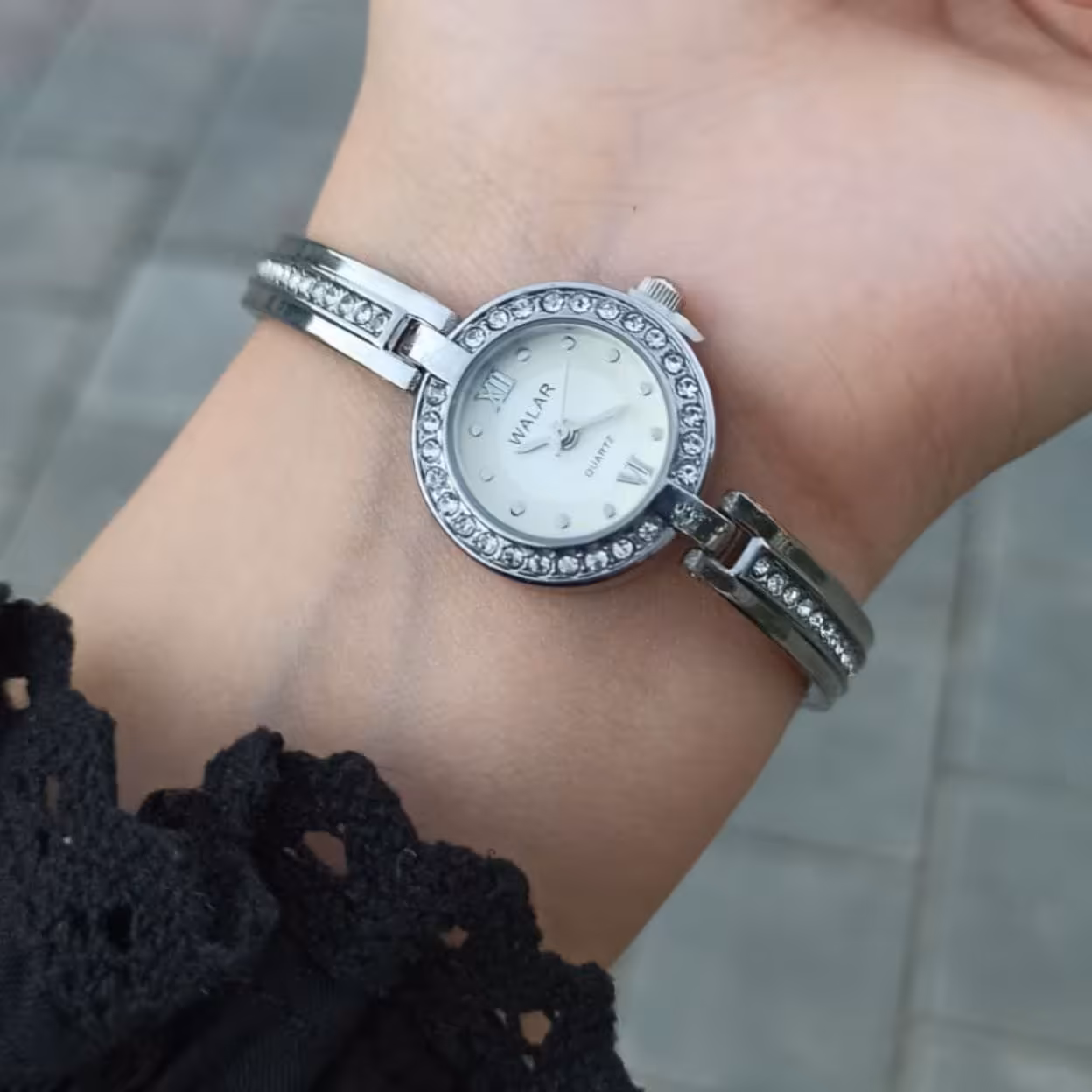 ساعت زنانه والار نقره‌ای walar