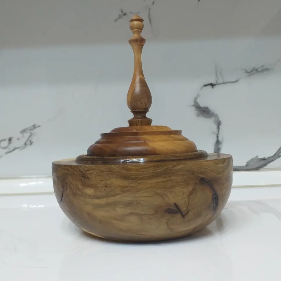 آجیل خوری یا شکلات خوری چوبی ساخته شده با چوب گردو و چوب جنگلی ممرز