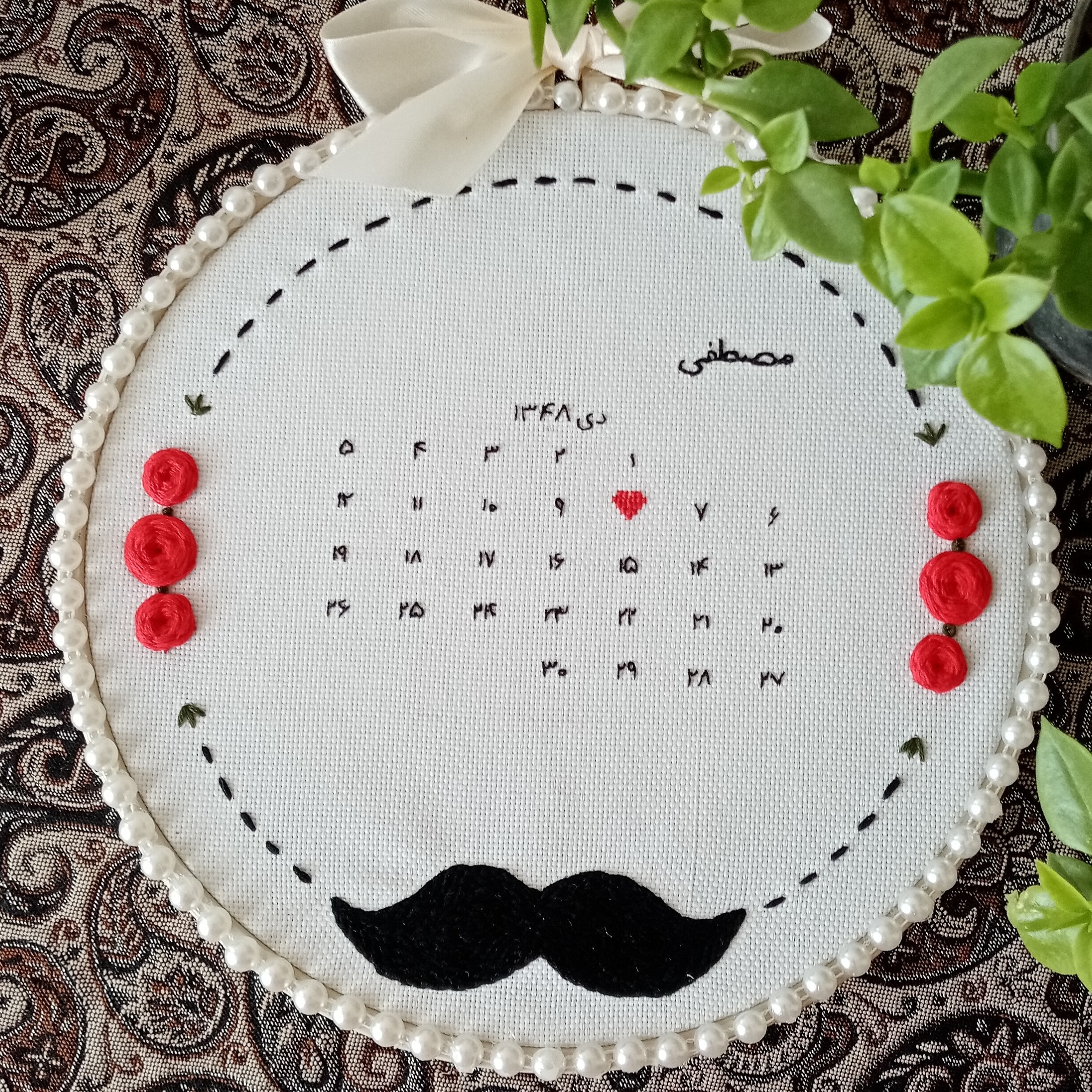 دیوارکوب گلدوزی شده طرح مردانه