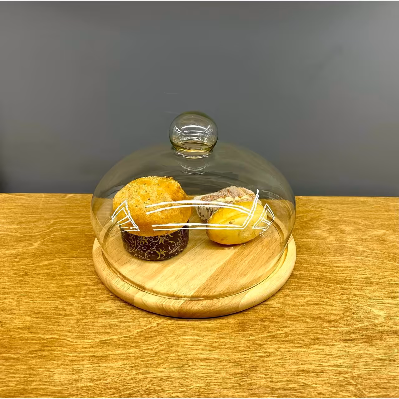 کیک خوری ظرف کاپ کیک شیرینی خوری کف چوبی درب شیشه ای (پس کرایه)