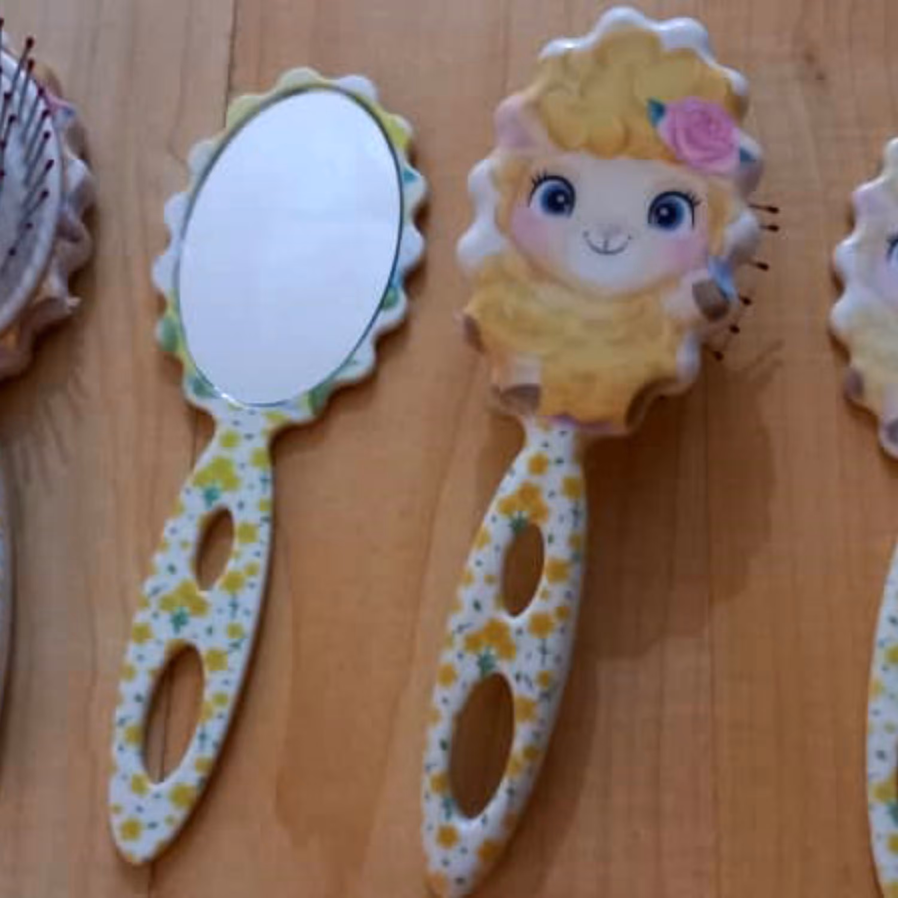 برس و آینه دسته دار طرح کارتونی