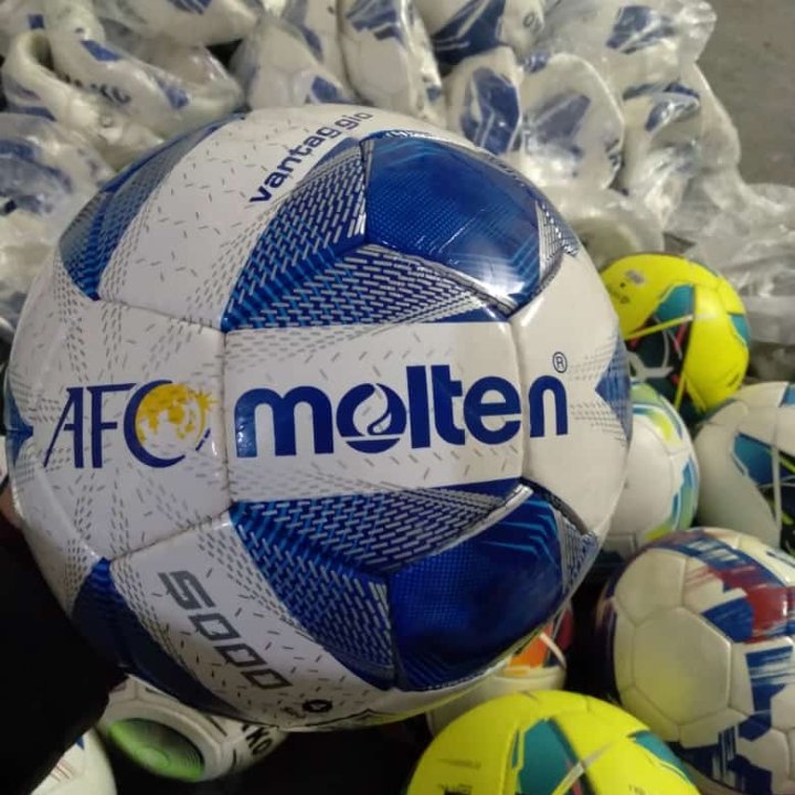 توپ سالنی مولتن سایز 4 پاکستانی مناسب برای تمرین سالنی با کیفیت