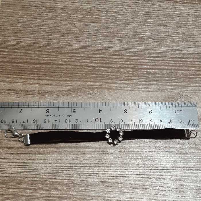 دستبندچرم طبیعی قهوه ای تیره درابعادیک در19سانتیمتر بانگین گردکوچک دستساز ویراق نقره ای