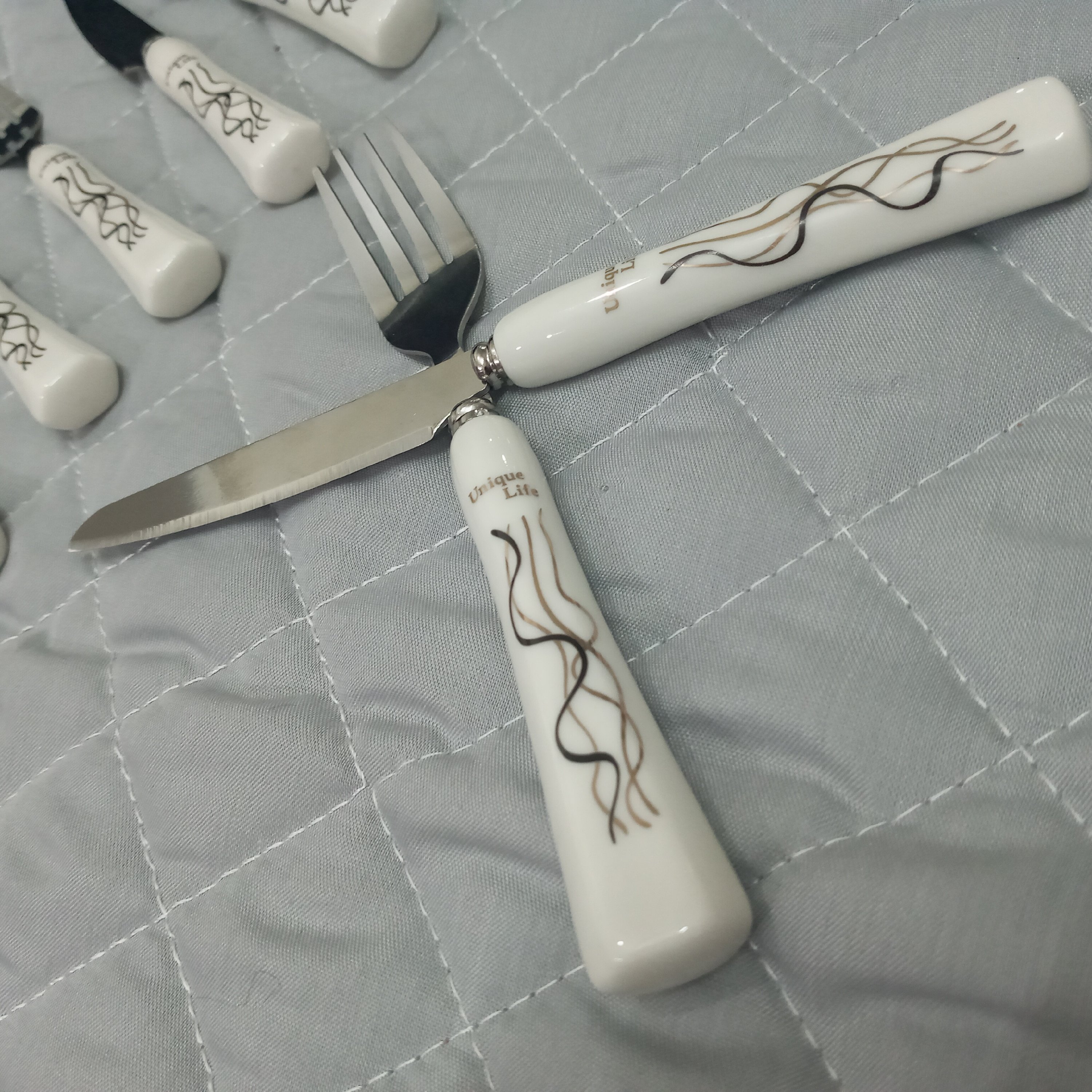 سرویس کارد و چنگال  12 عددی دسته سرامیکی مارک یونیک لایف مشکی طلایی     