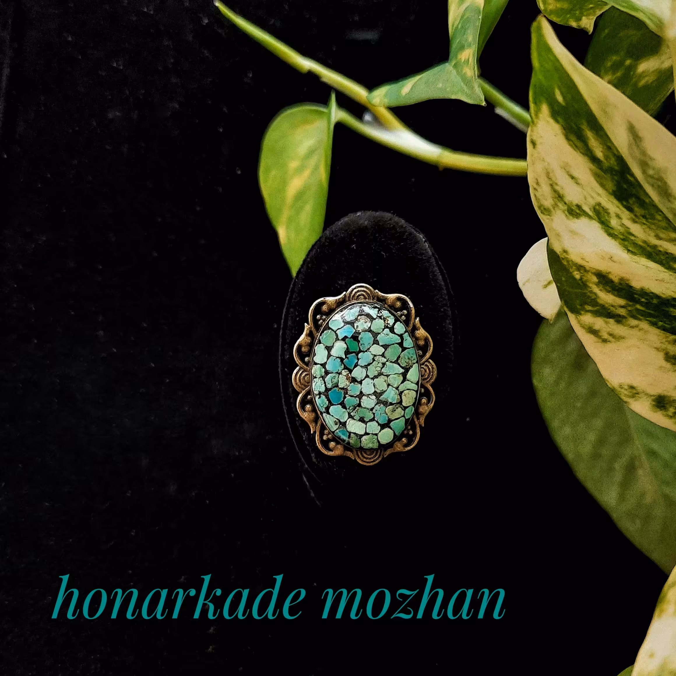 انگشتر فیروزه کوبی طرح بیضی دالبر دار