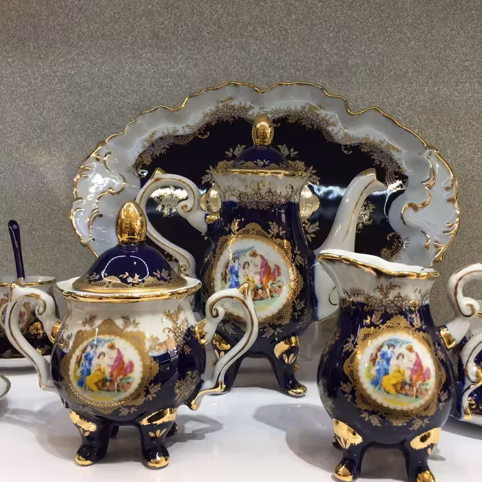 قهوه خوری سه دختر طرح پافیلی طلاکوب 24عیار(مارک چک)پسکرایه