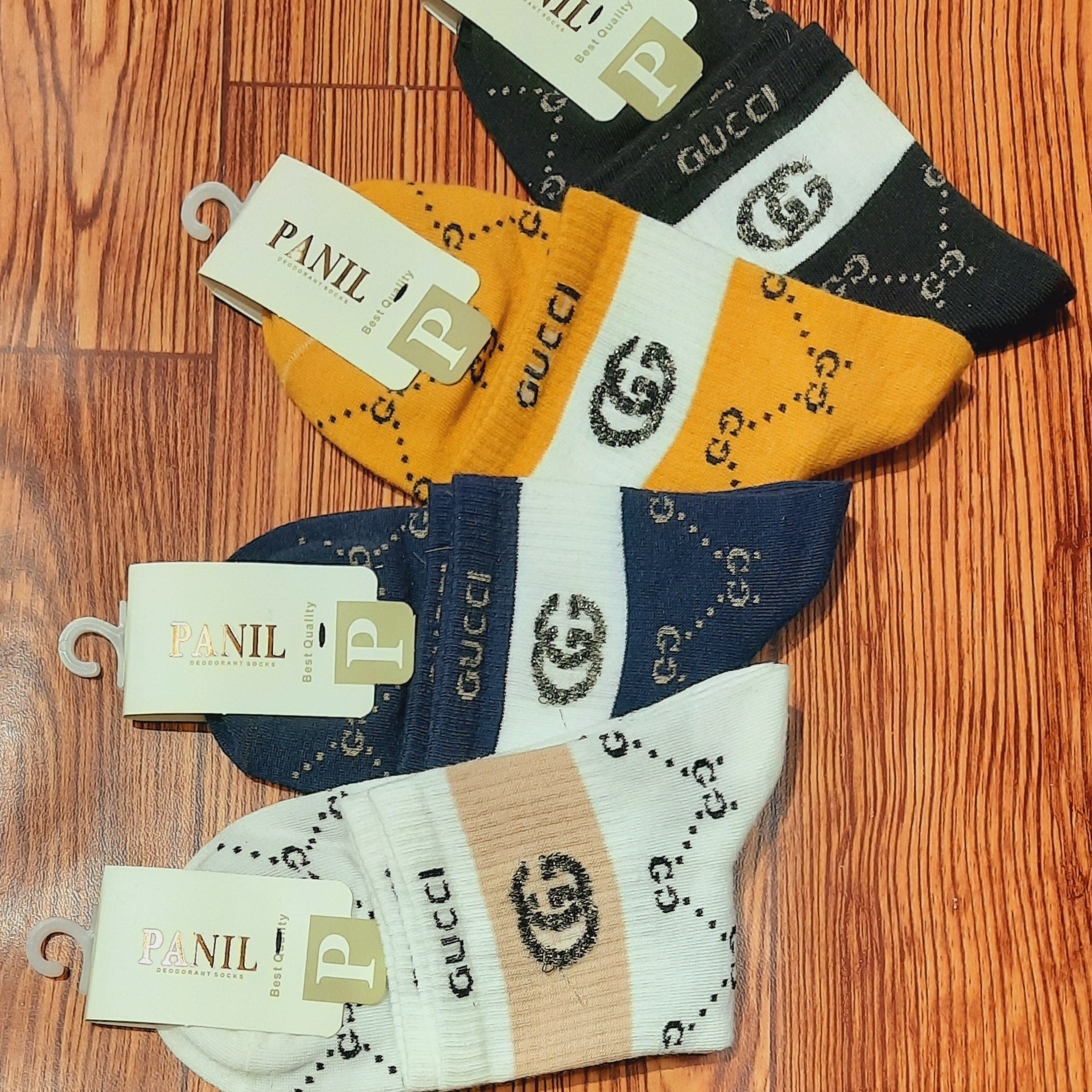 جوراب ساقدارگوچی
رنگبندی 4 رنگ 
سایز فری 36 تا 41 اندازه میشه
قیمت 30 هزار تومان