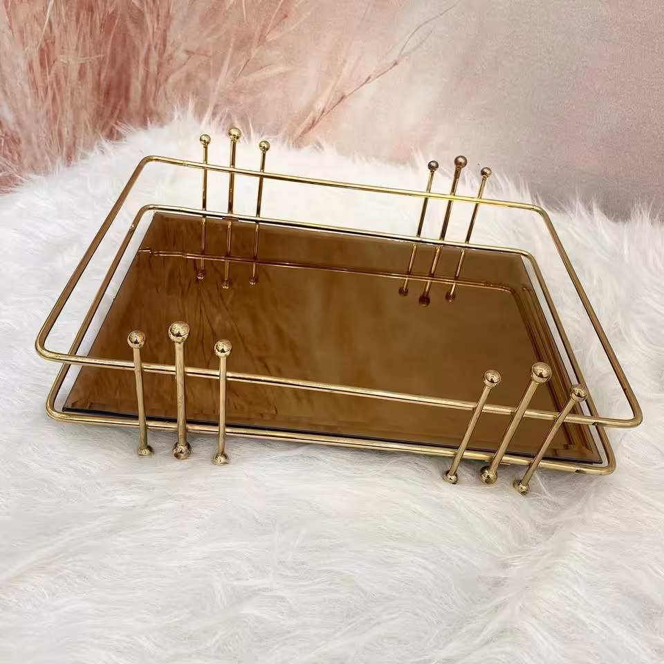 🔱نام کالا: سینی مستطیل طرح نیزه ای
🔱جنس کالا: شیشه. فلز آبکاری

🔱 ابعاد:36×25 هزینه ارسال به عهده مشتری وپسکرایه