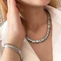 ست گردنبند و دستبند و پابند نقره ای استیل مدل ماری نرم 7میل