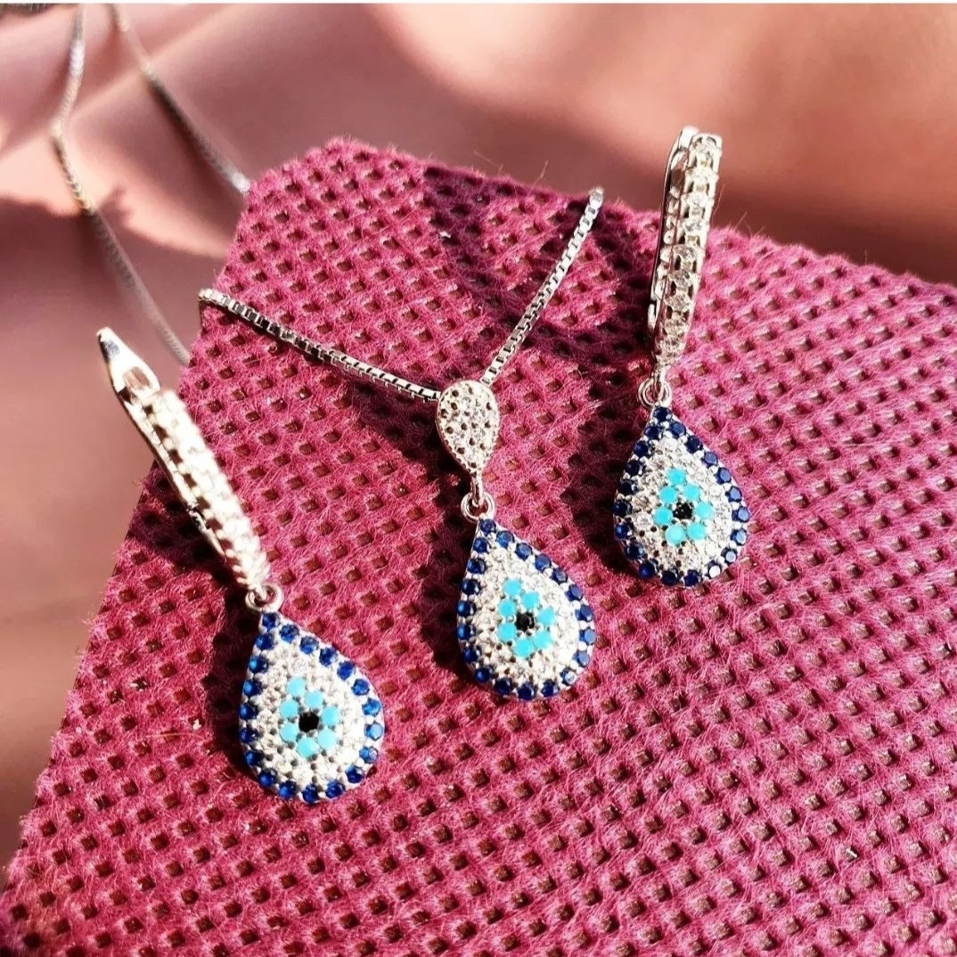 نیمست نقره با زنجیر  چشم نظر اشکی ظریف و خاص عیار 925 و آبکاری طلاسفید  زنجیر  ونیزی با ضخامت متوسط،و طول 40 سانتیمتر