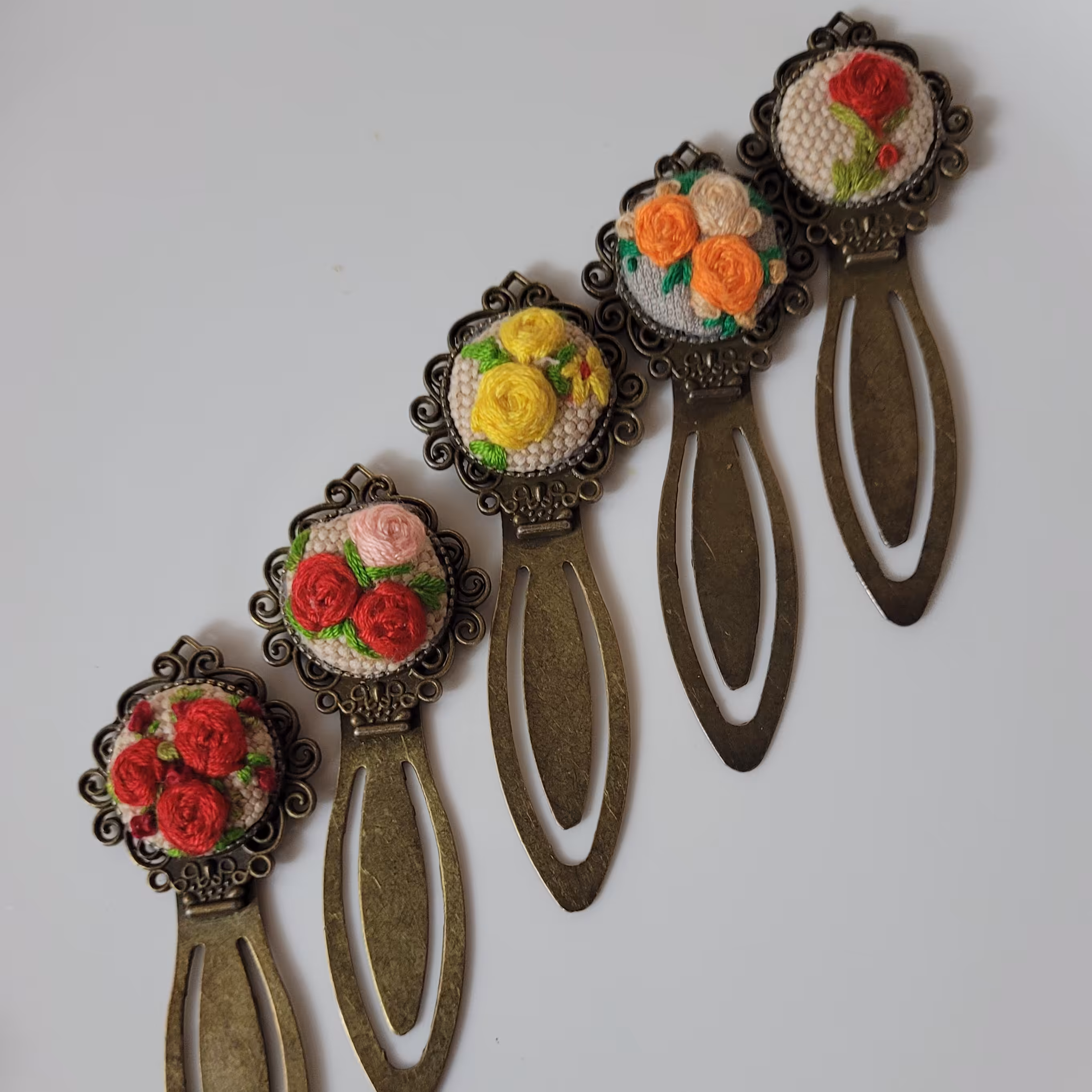 بوک مارکر نشانگر کتاب در رنگ های مختلف در ابعاد 10 سانتی متر 