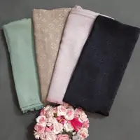 روسری  ژاکارد دو رو نخ طلایی طرح  ال وی قواره بزرگ 