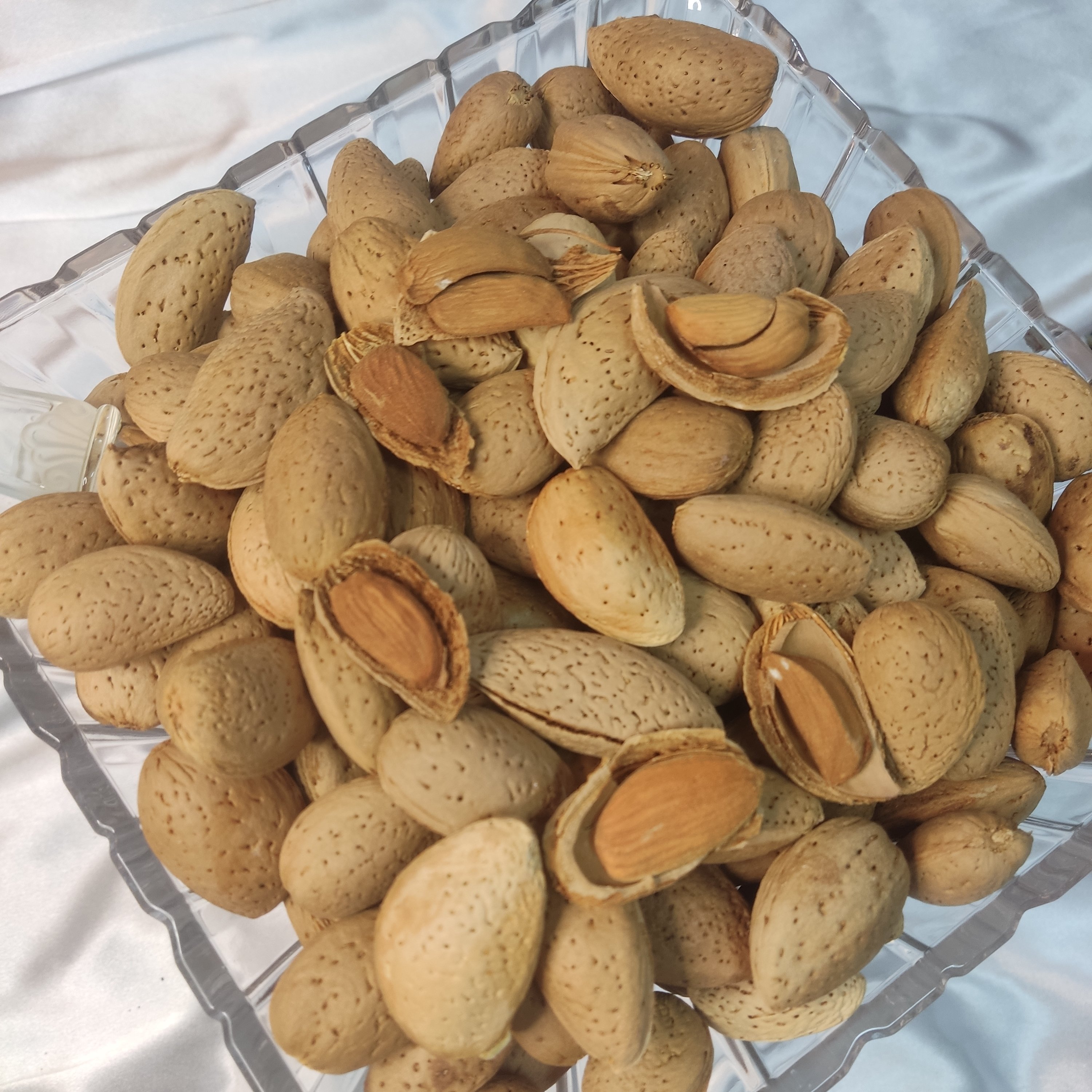 بادام سایز درشت و متوسط