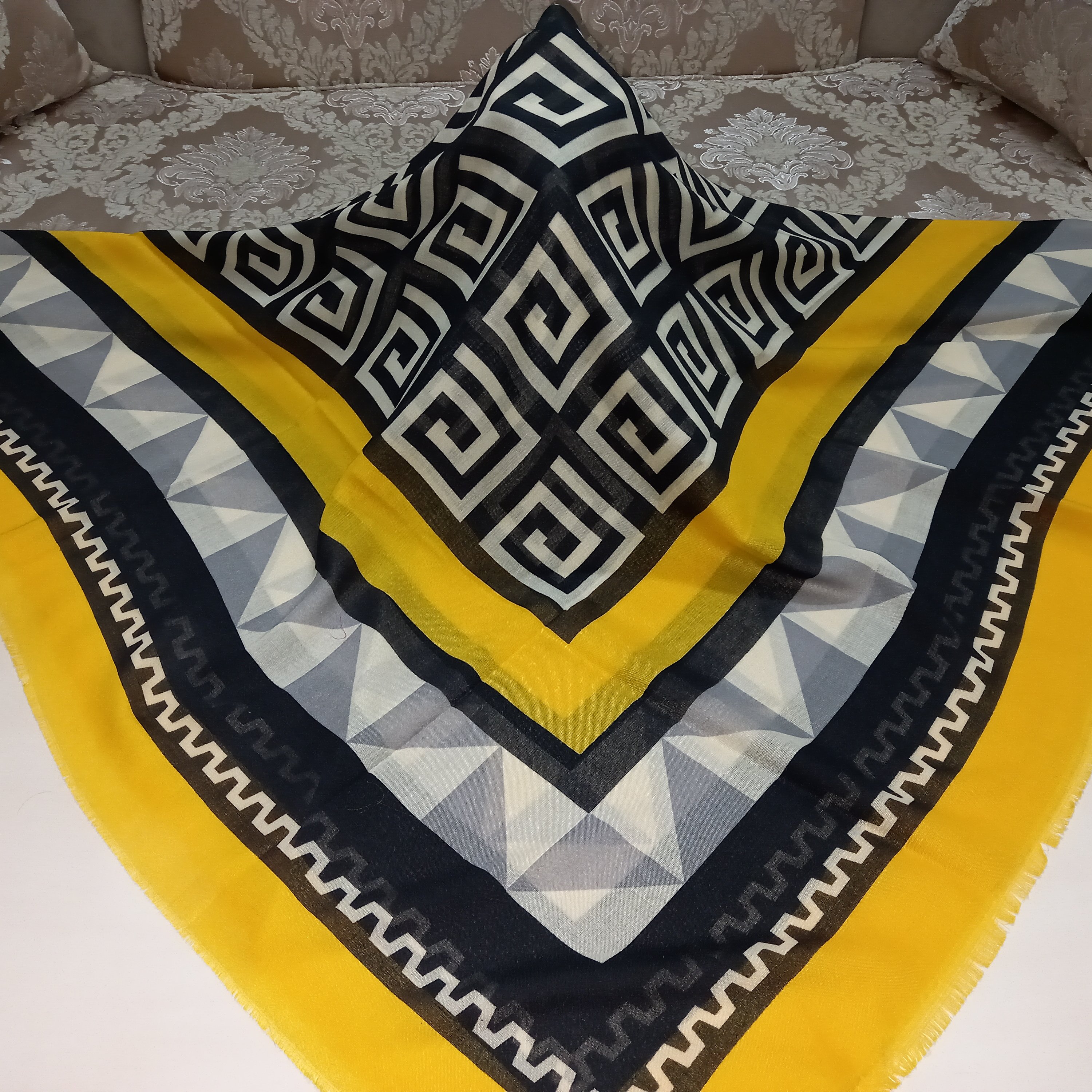 روسری نخی ریشه پرزی