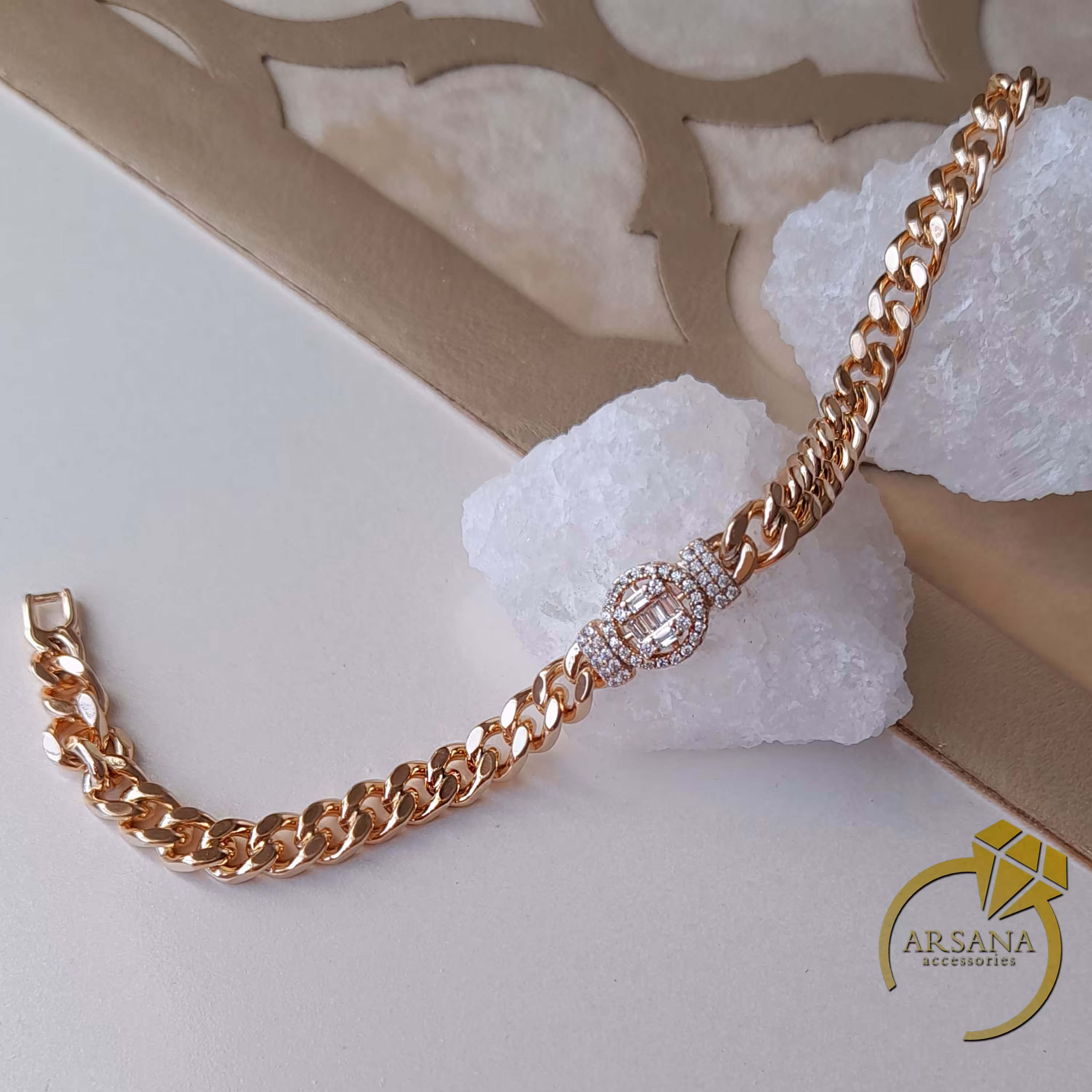 دستبند ژوپینگ با آبکاری طلا کارتیر با پلاک نگین دار