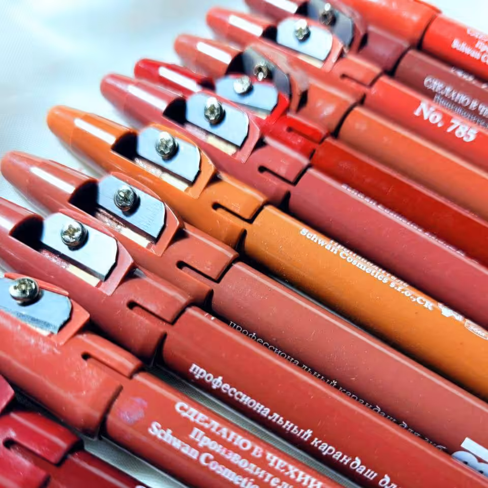 رژ مدادی شاین دار