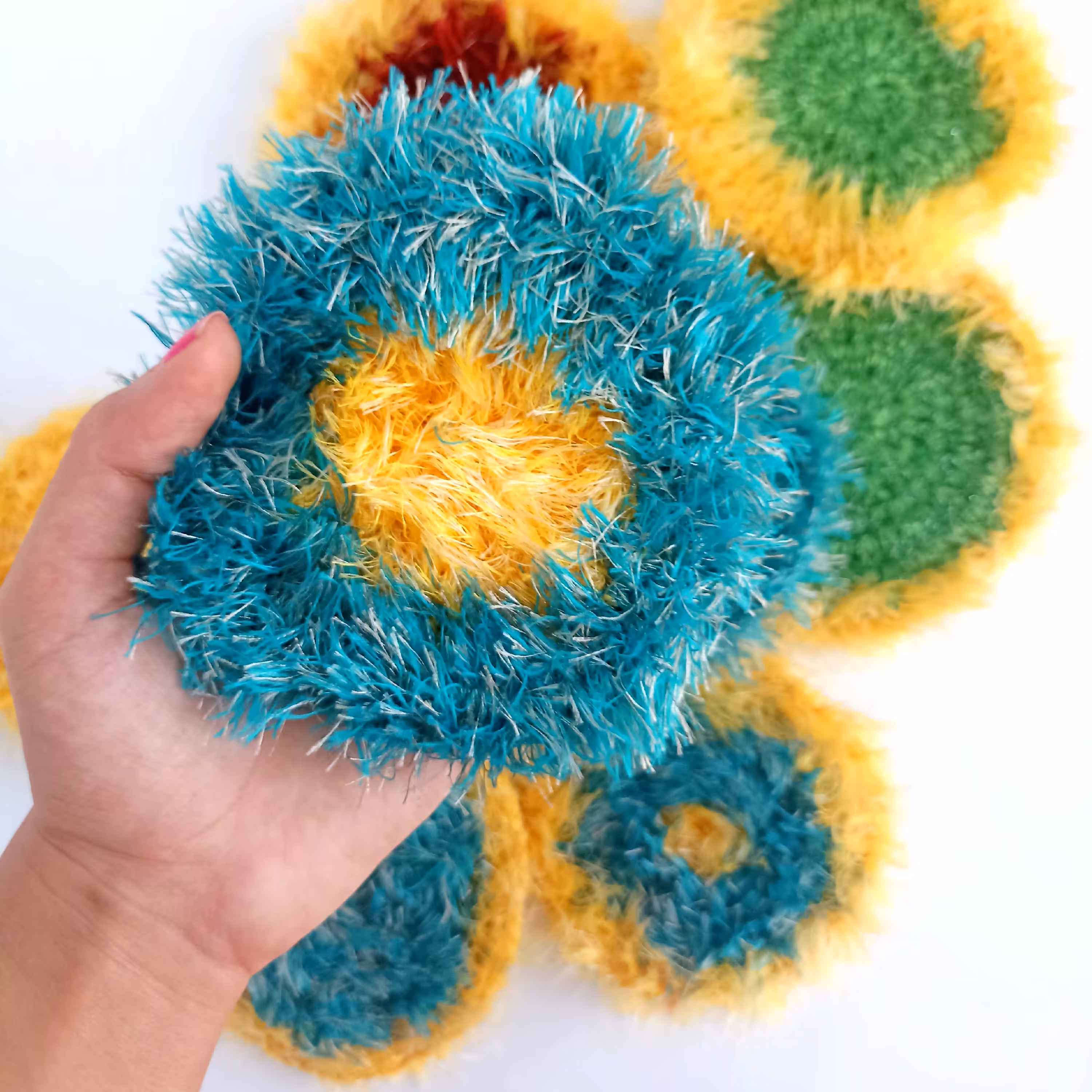 اسکاج بافتنی و ظرفشوی 