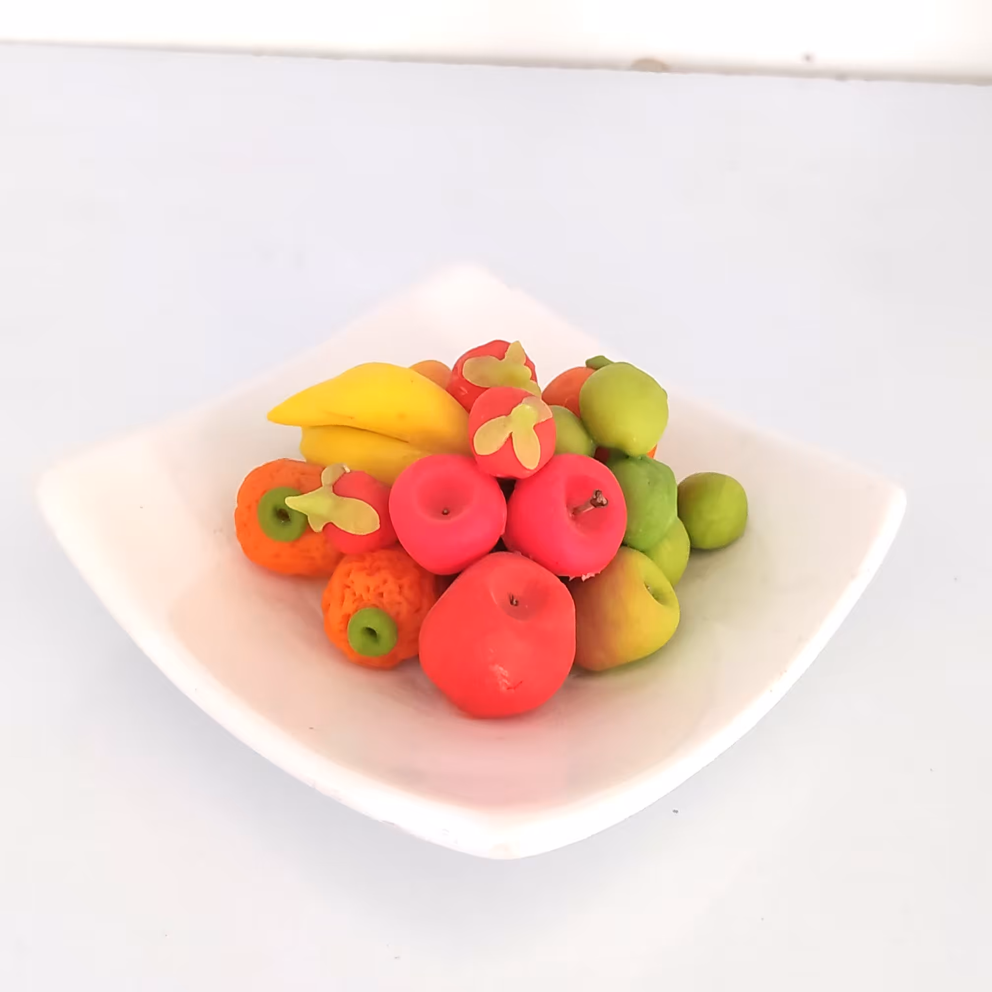 دکوری ظرف میوه مینیمال