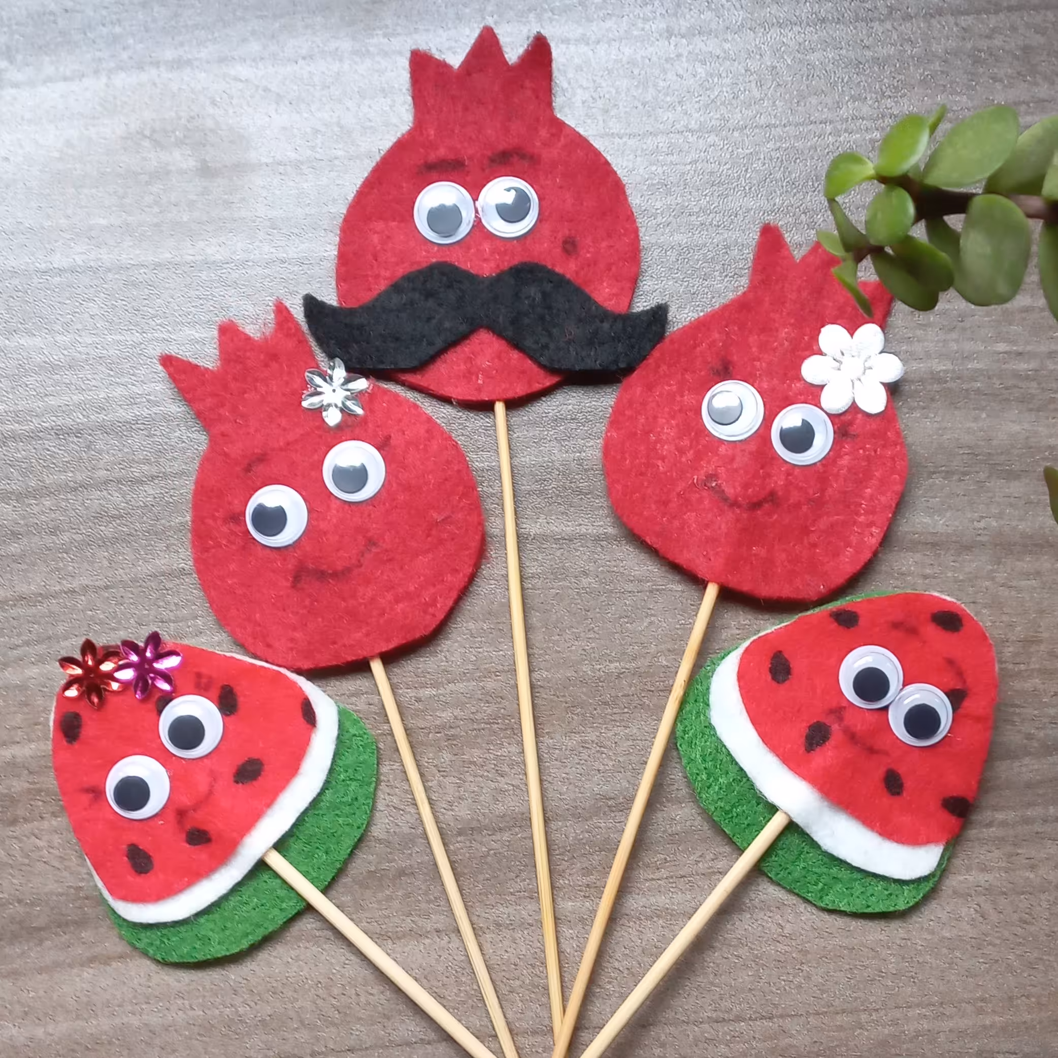 بسته 24 عددی گیفت انار و هندوانه یلدایی