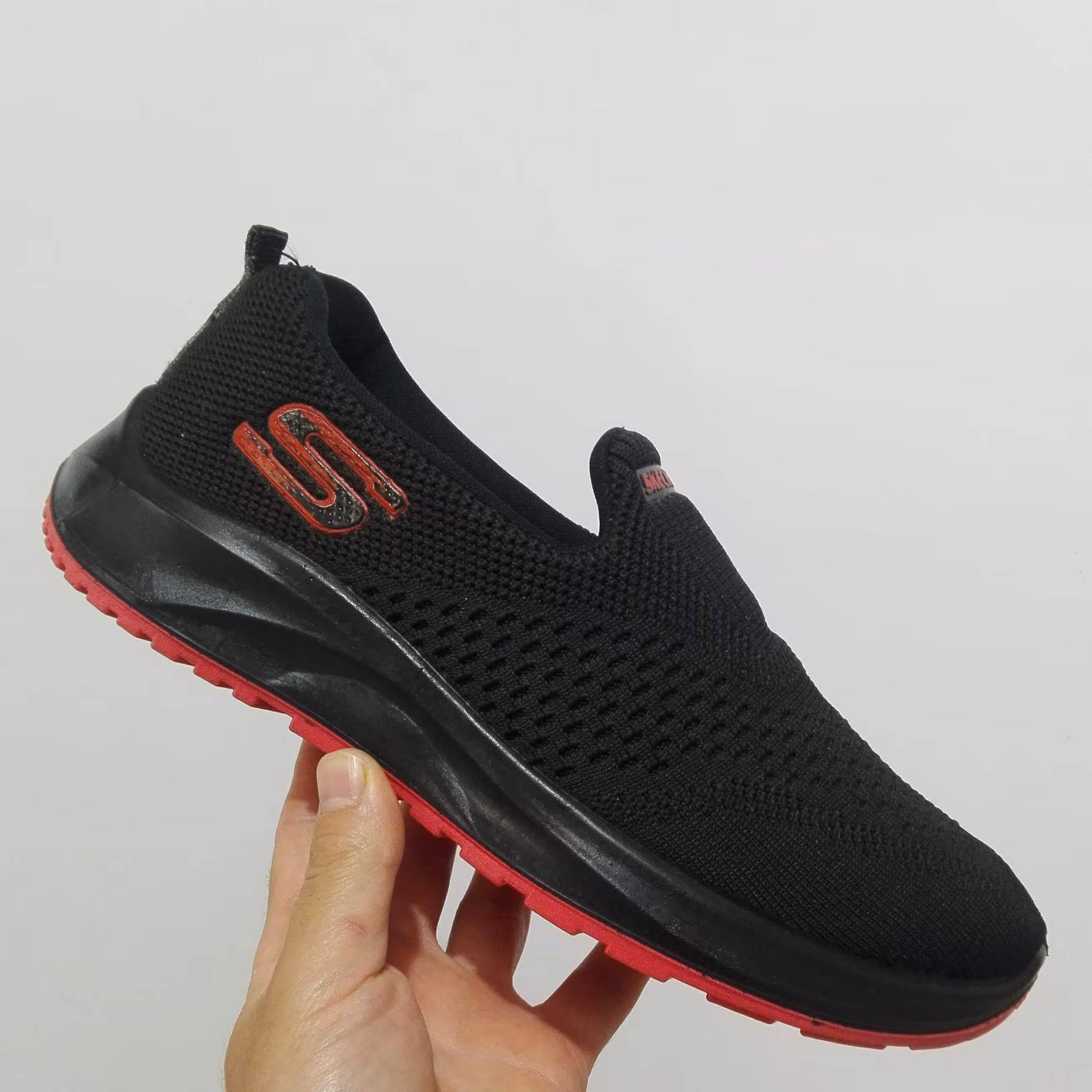 مدل اسکیچرز ؛جنس زیره puتزریق مستقیم ؛جنس رویه بافت؛سایز41؛ساخت ایران