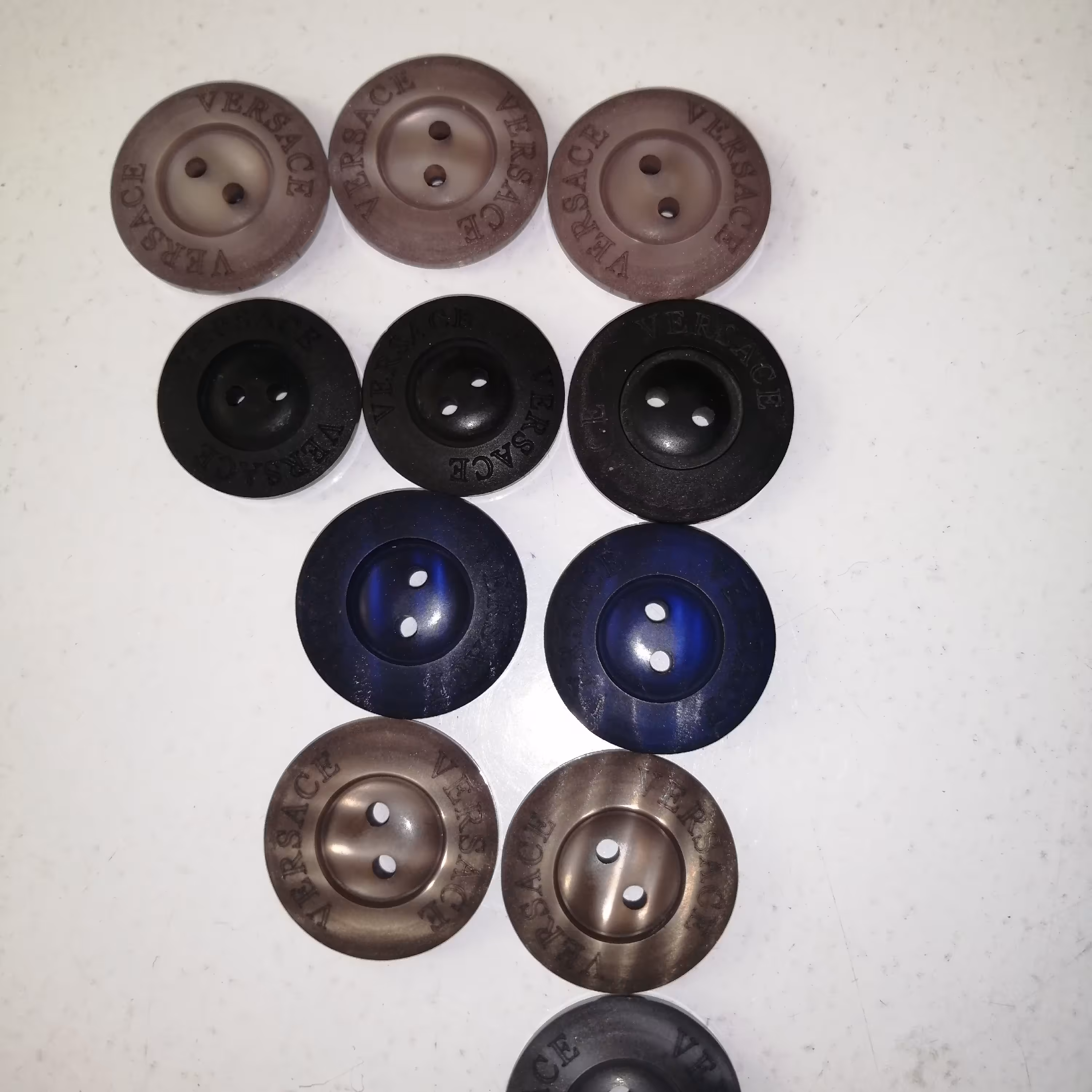 دکمه لباس چند رنگ دایره طرح دار  بسته 11 عددی 