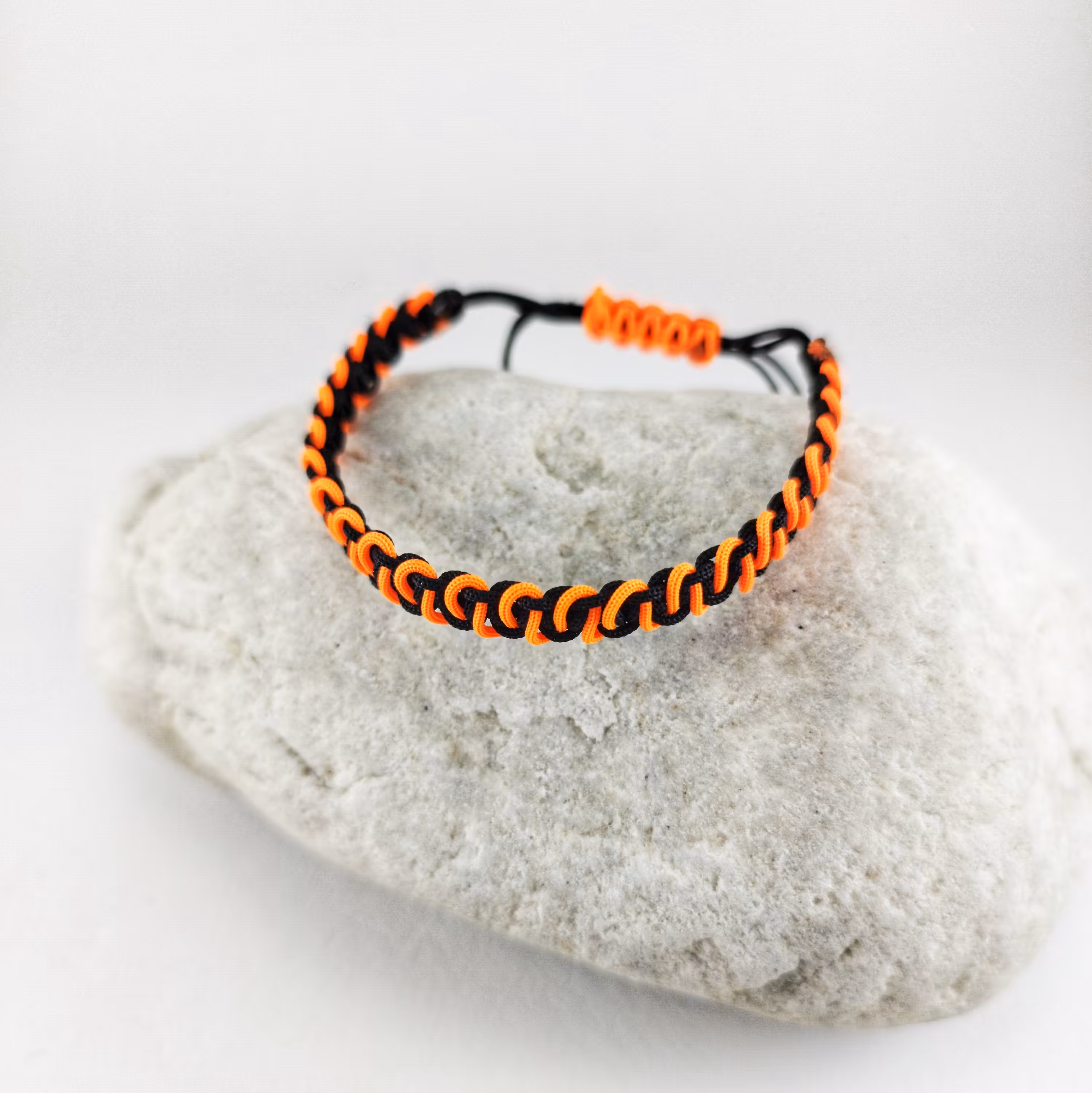 دستبند بافت دخترانه و زنانه با گره کشویی(فری سایز)