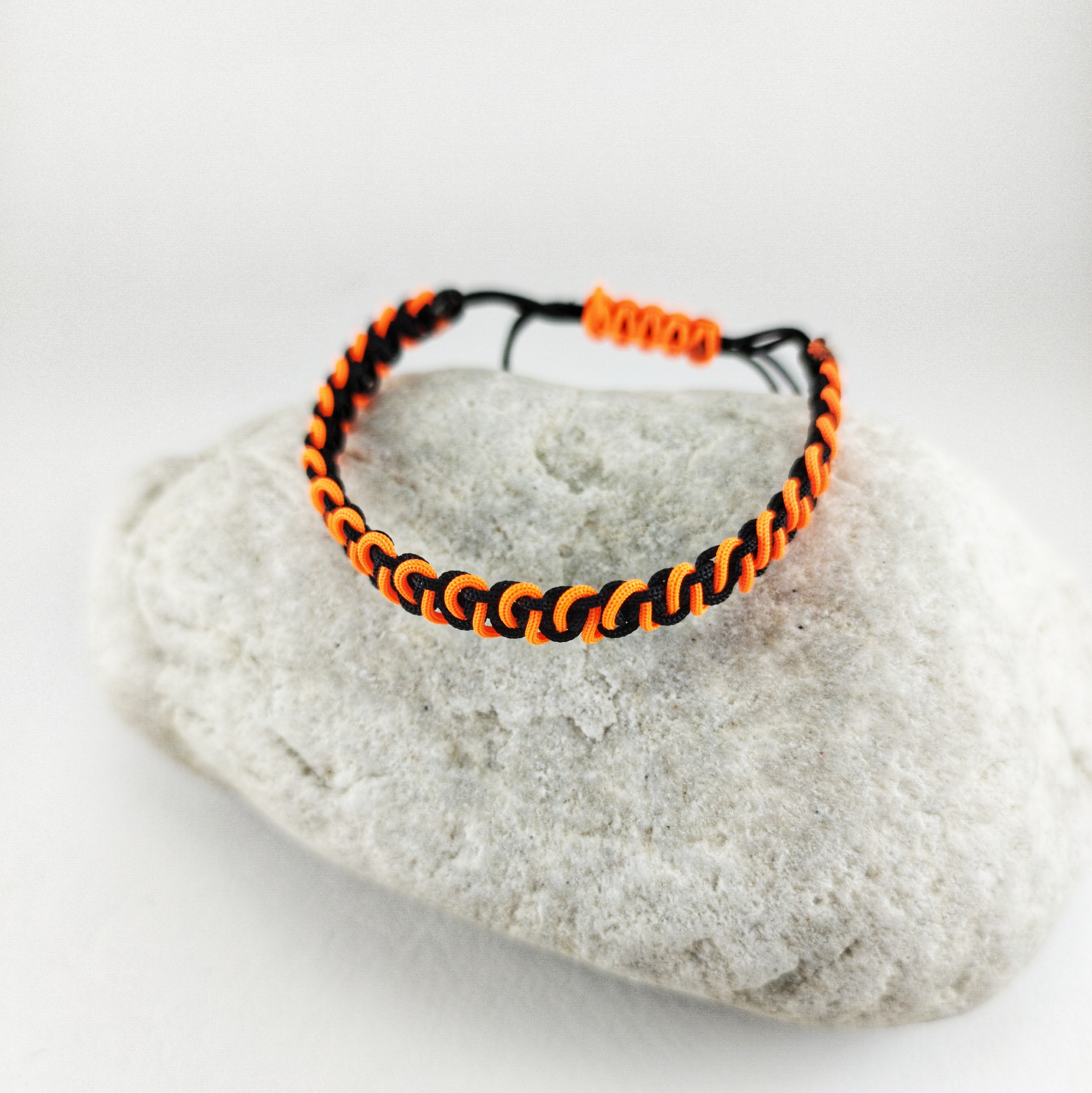 دستبند بافت دخترانه و زنانه با گره کشویی(فری سایز)