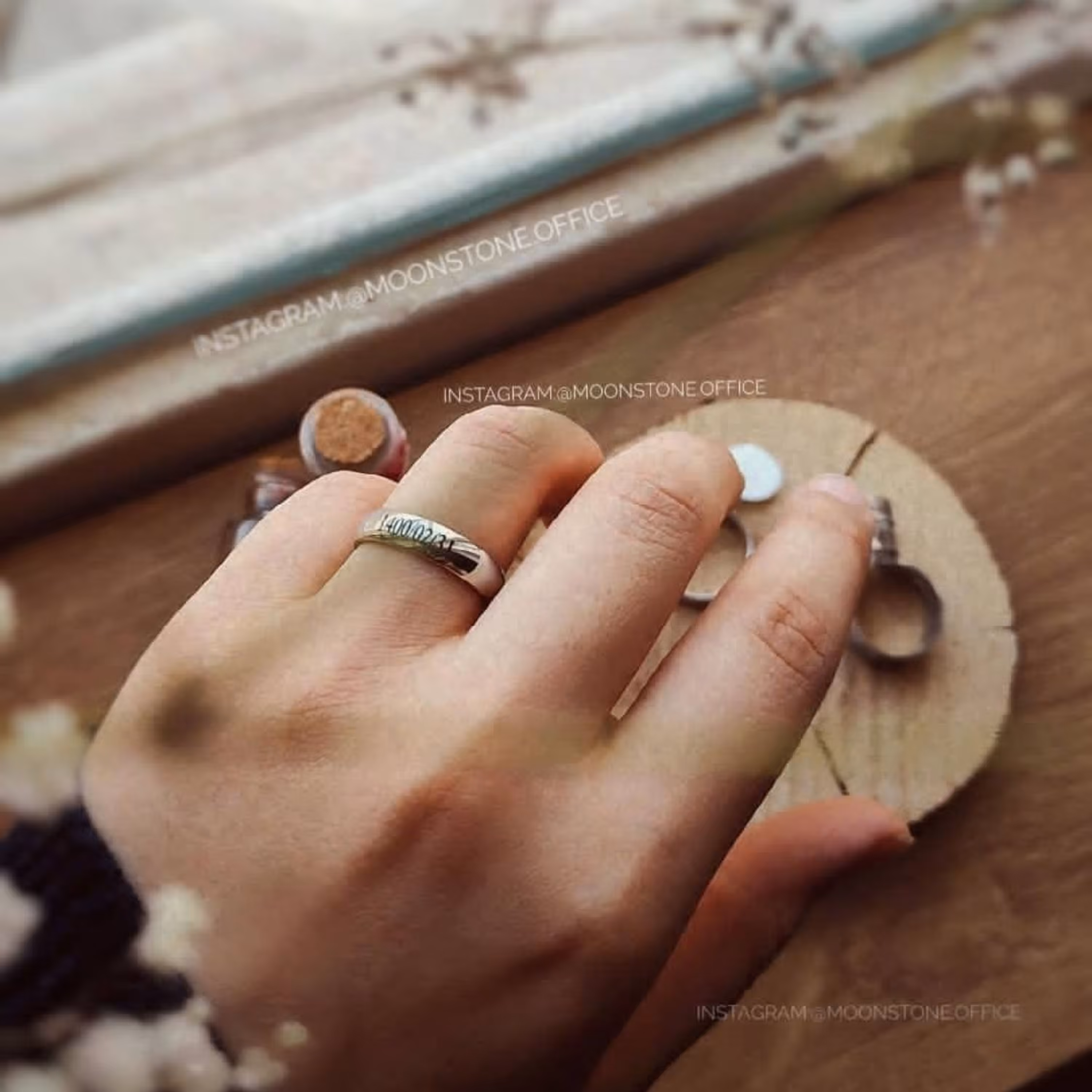 حلقه ست زوج با حک اسمتون و تاریخ سالگردازدواجتونو میزنیم با جنس استیل و سایزبندی