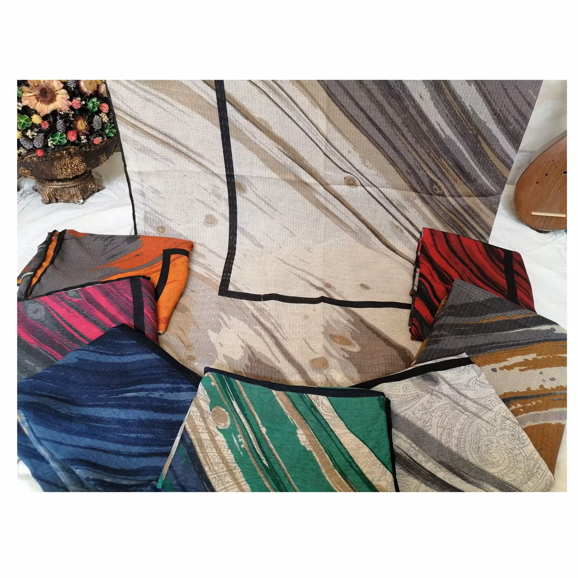 روسری نخی طرح دار، جنس ژاکارد، قواره 140، حاشیه منگوله دار، رنگبندی متنوع 