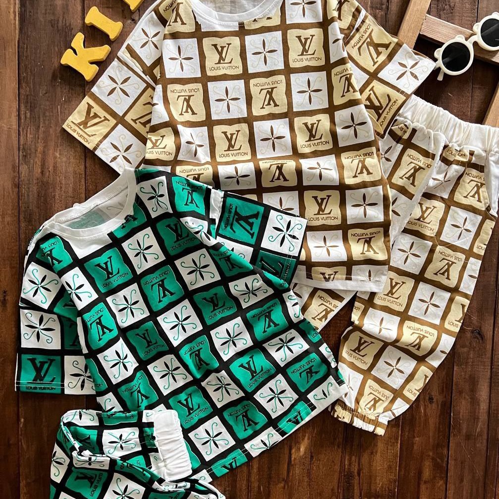 ست لباس بچگانه چهارخونه ال وی اسپرت سایز 40 تا 60 دارای رنگبندی