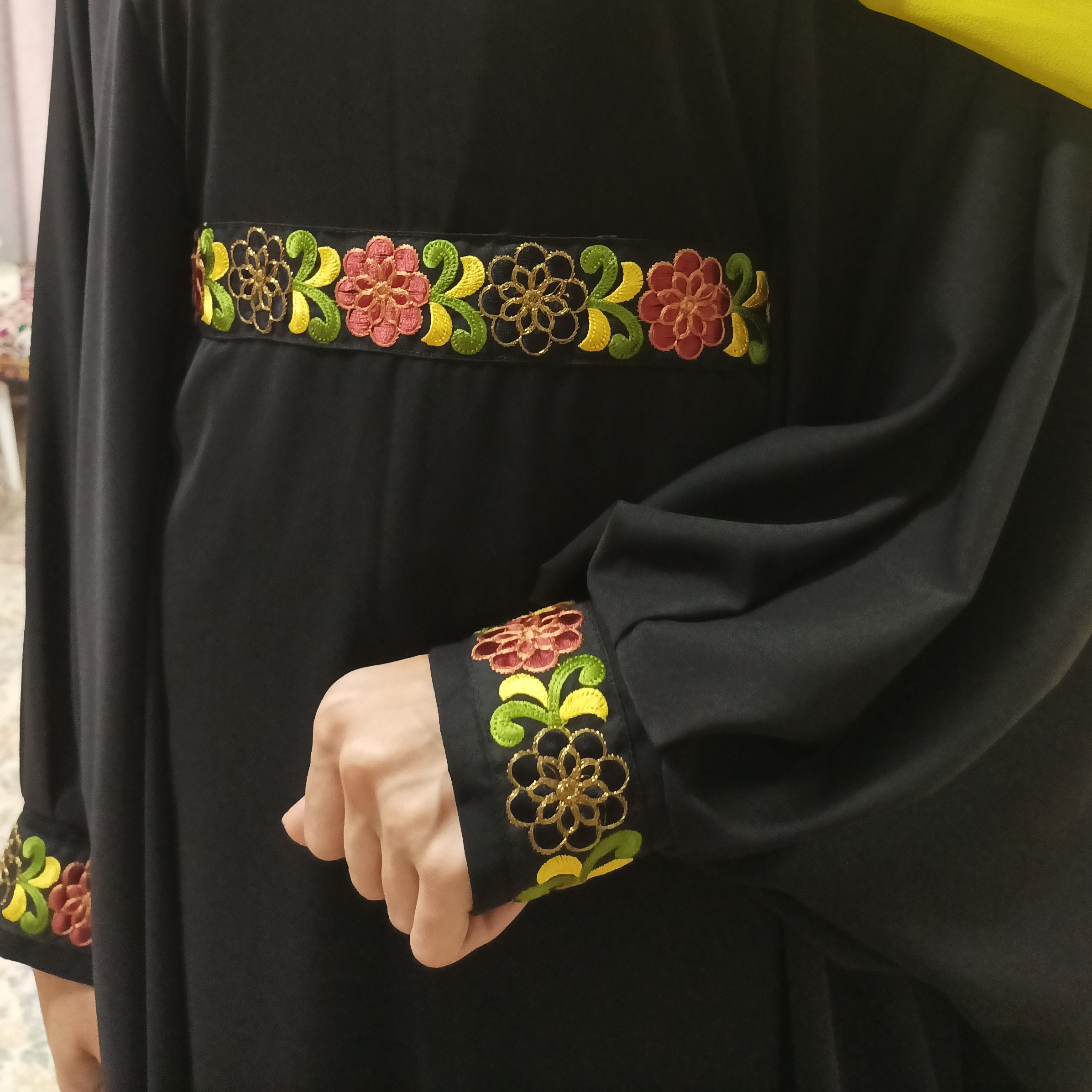 مانتو عبایی نوارگلدوزی شده