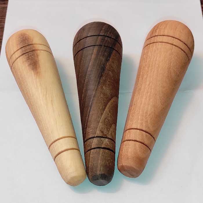 چوب ماساژ متوسط(رنگ تیره) رفلکسولوژی مخصوص ماساژ نقاط بازتابی کف دست وپا تهیه شده از چوب گردو
