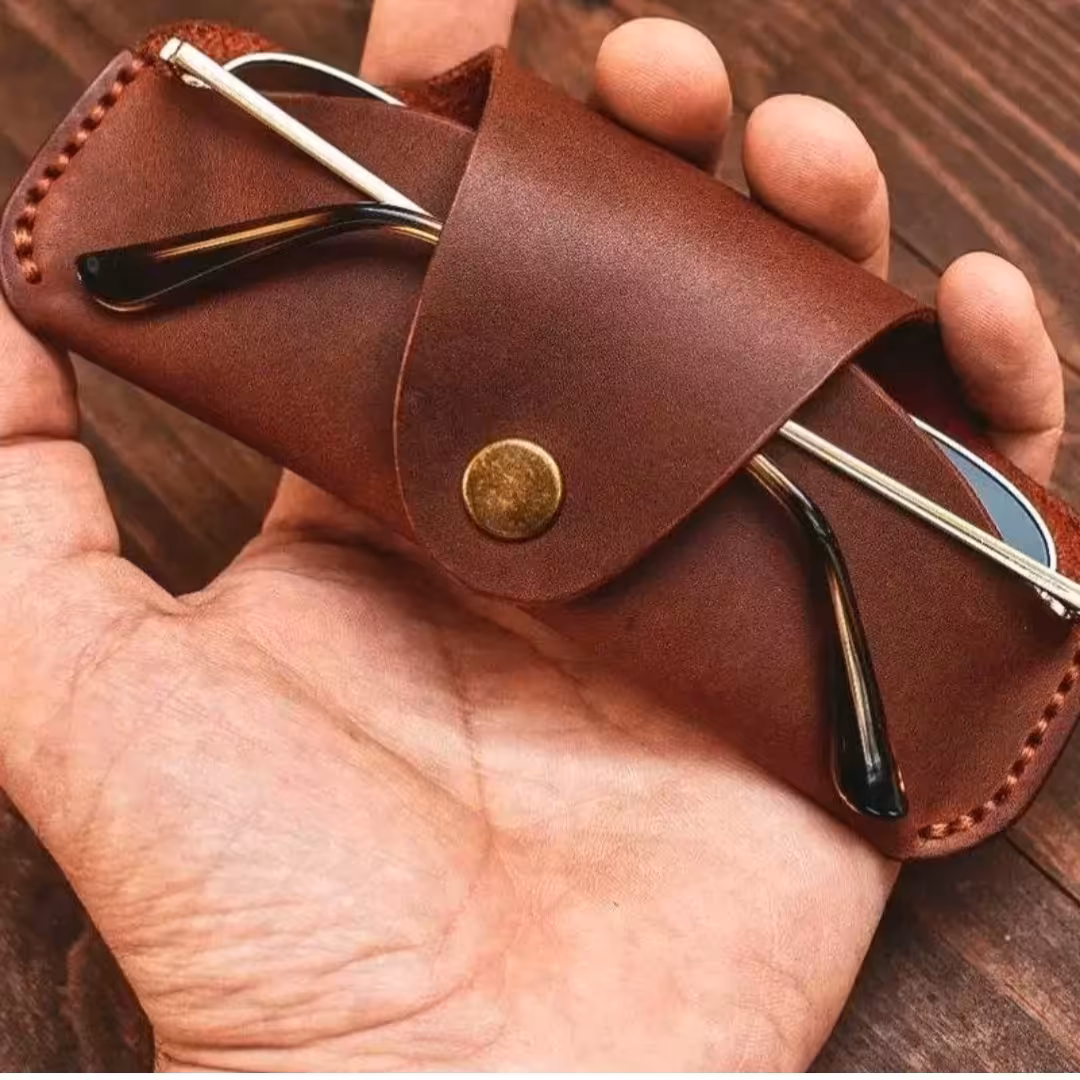 قاب عینک چرم دست دوز قابل سفارش در رنگ های مختلف