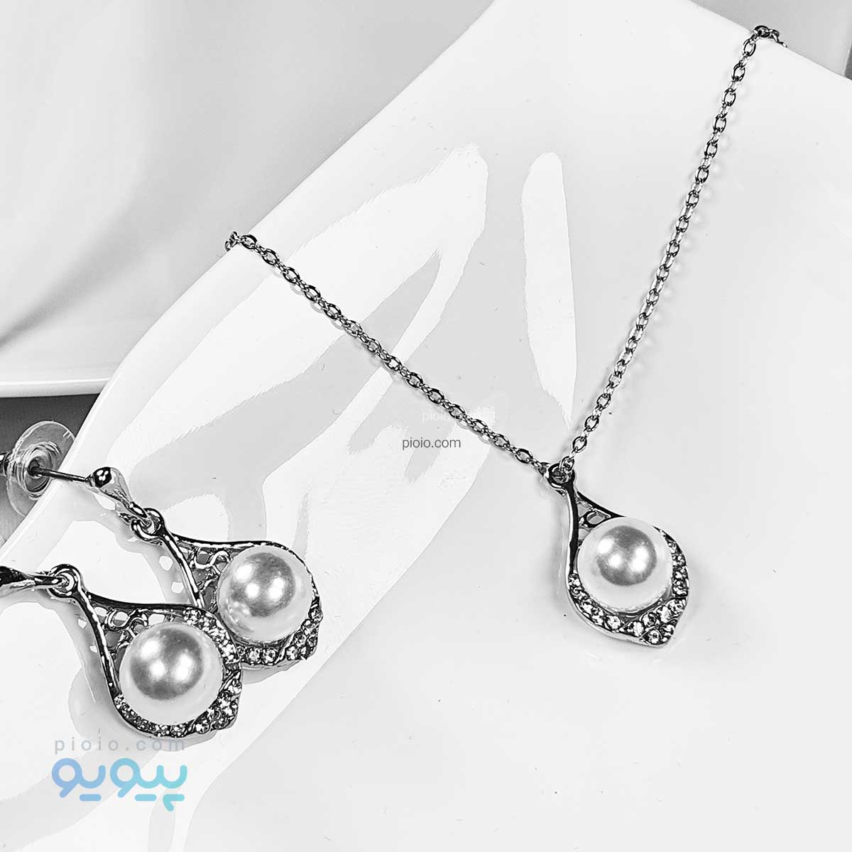 نیم ست گردنبند و گوشواره نقره ای تک مروارید