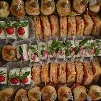 سینی میکس کیک مرغ ،مینی برگر،تست سوخاری(45تیکه)