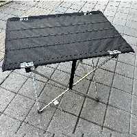 میز مسافرتی تاشو با اسکلت بندی ضربدری و رویه برزنتی تقویت شده با فلز