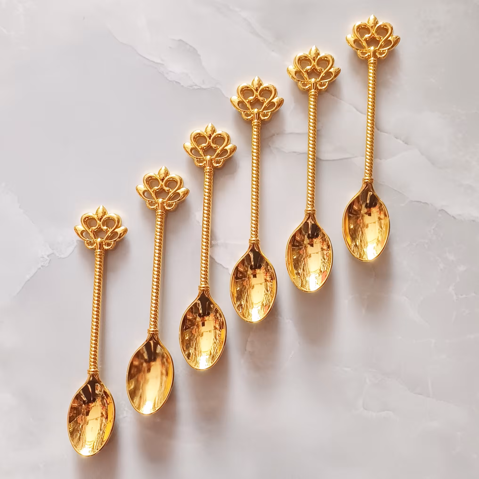 قاشق چایخوری فانتزی طلایی 6 عددی  موجود در سه طرح زیبا