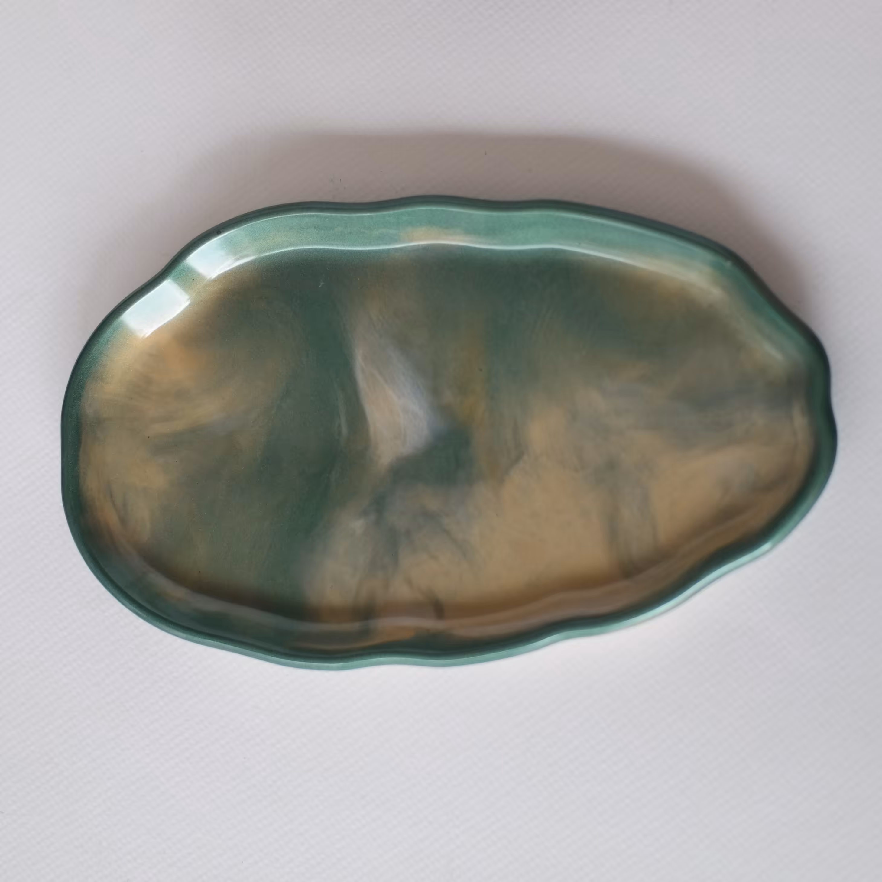 اردوخوری دفرمه طرح دلتا از جنس رزین مناسب برای پذیرایی و دکوری 