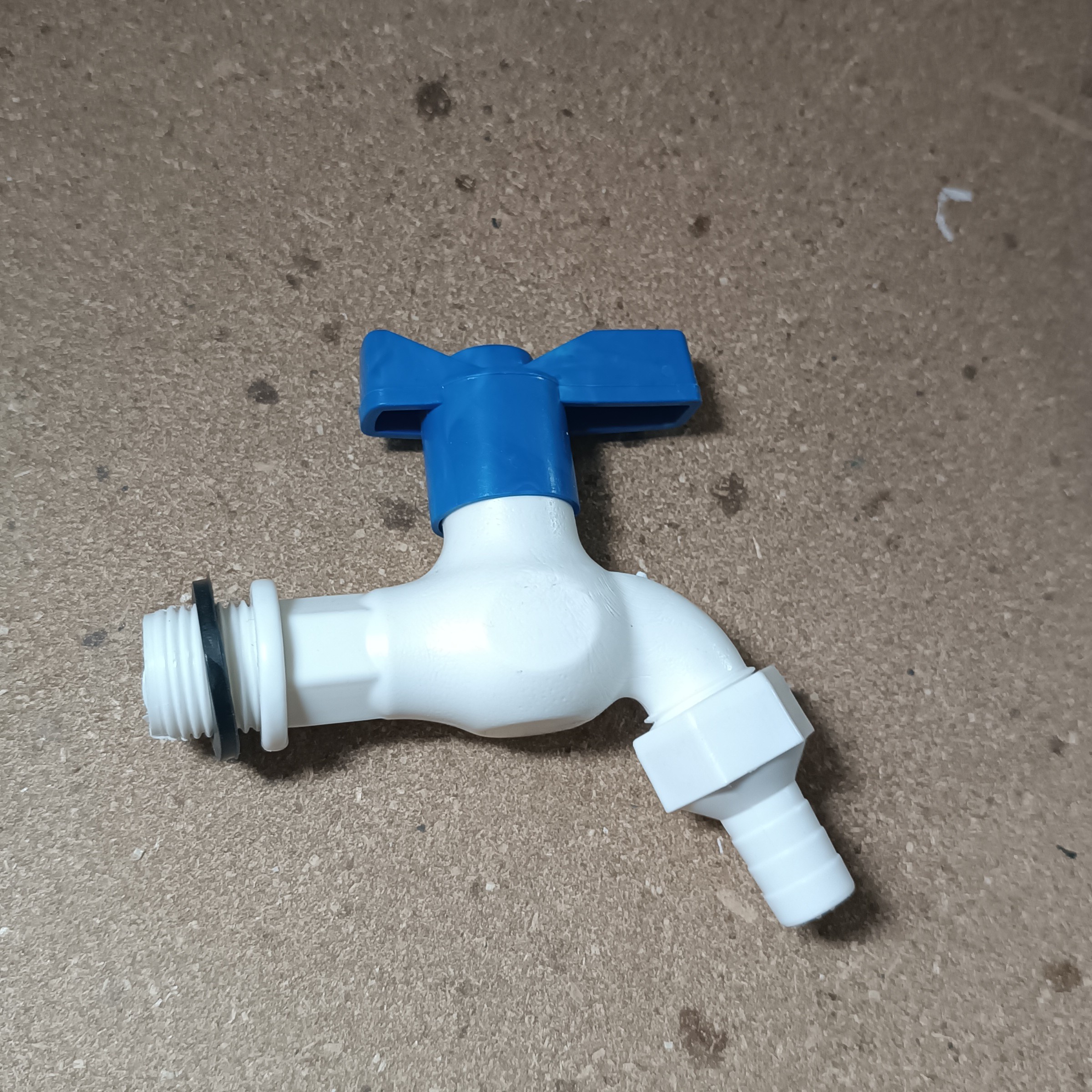 شیر آب پلاستیکی حیاطی شلنگ خور