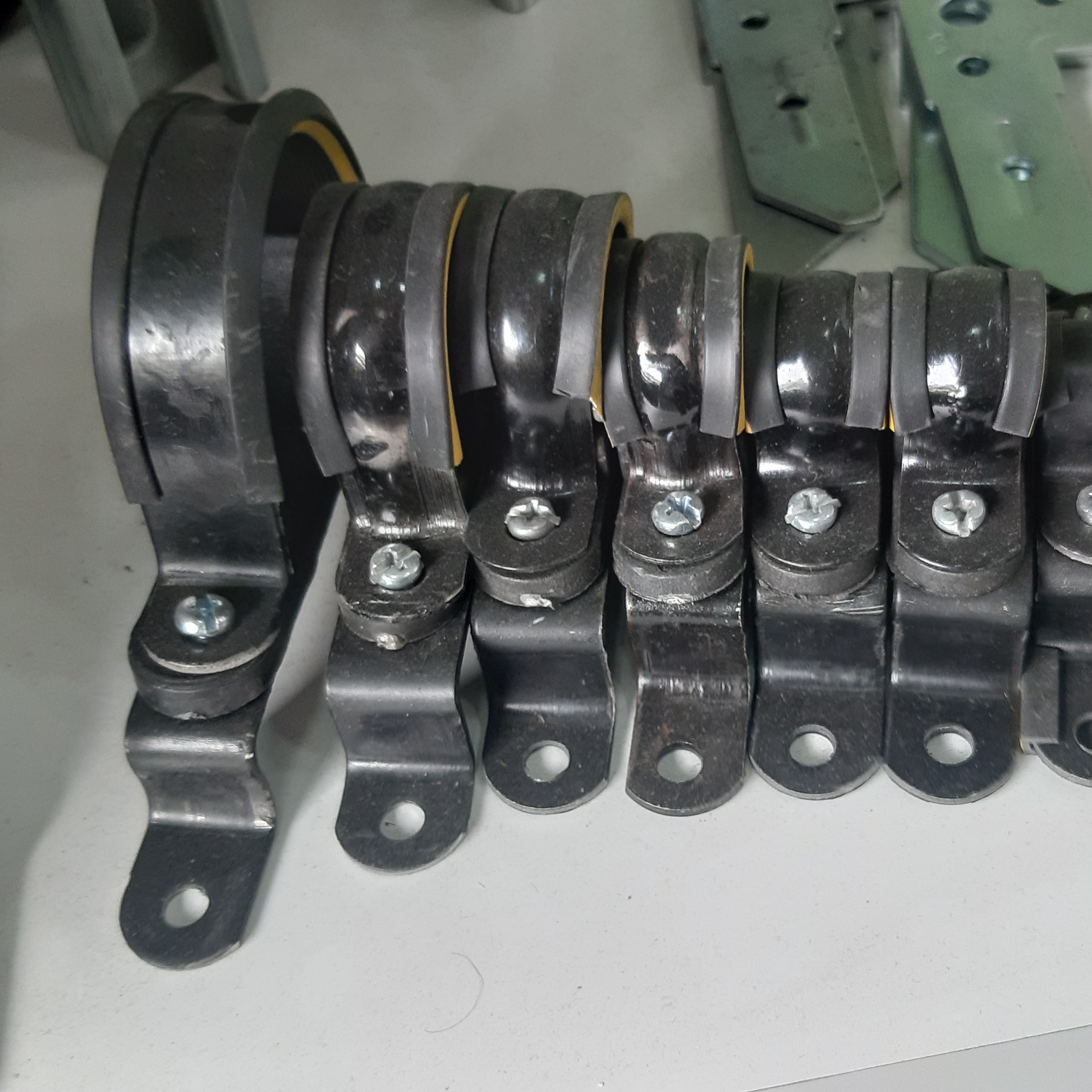 بست لوله در انواع مختلف و همچنین سایزهای مختلف (پس کرایه)