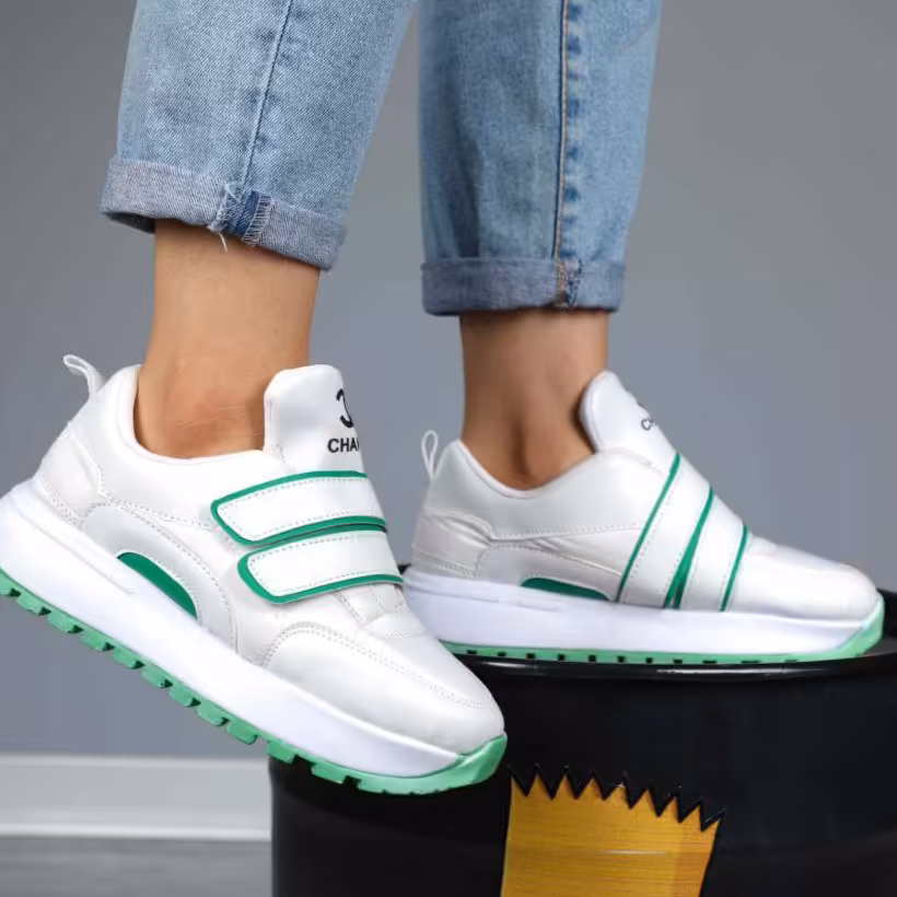 کتونی 
مدل دو چسب آذر 
سفید مشکی و سفید سبز 
قالب استاندارد
سایز 37 تا 40
