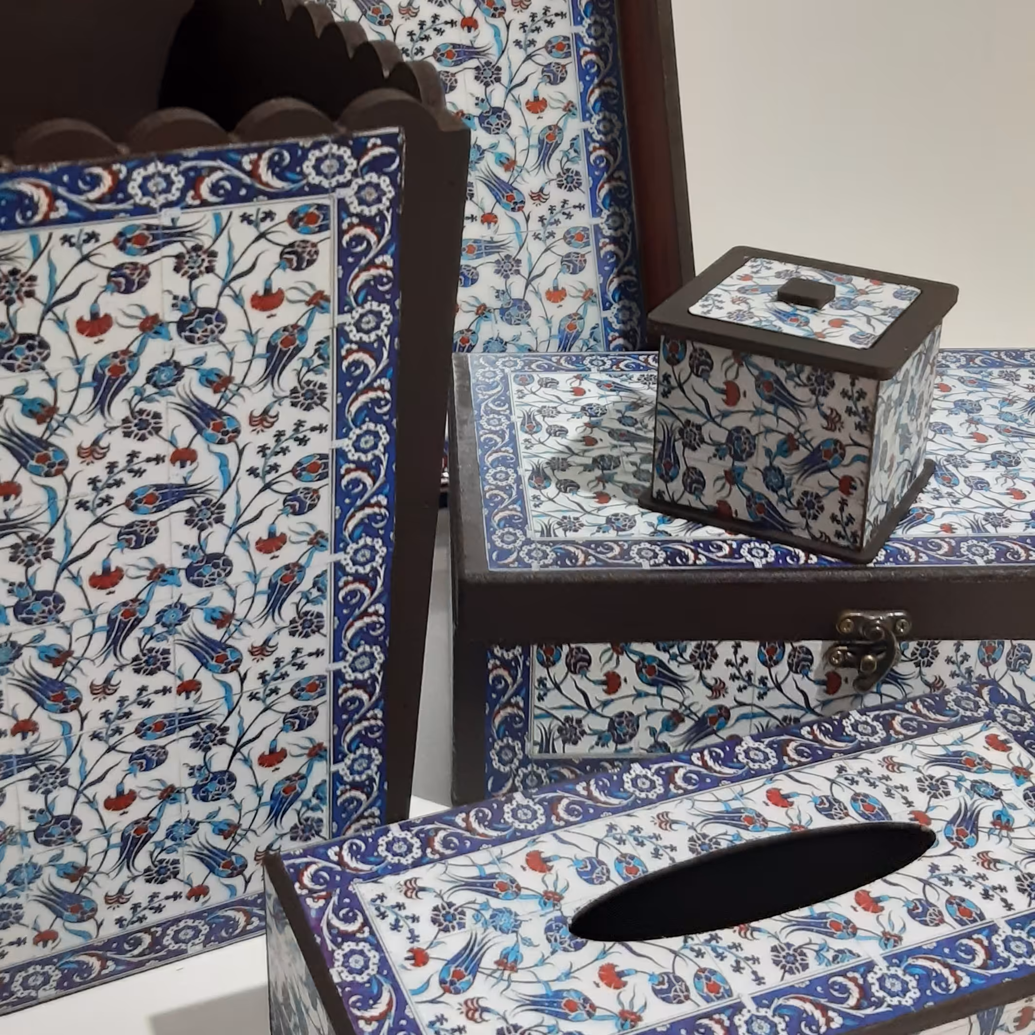 مجموعه پذیرایی سفید- آبی